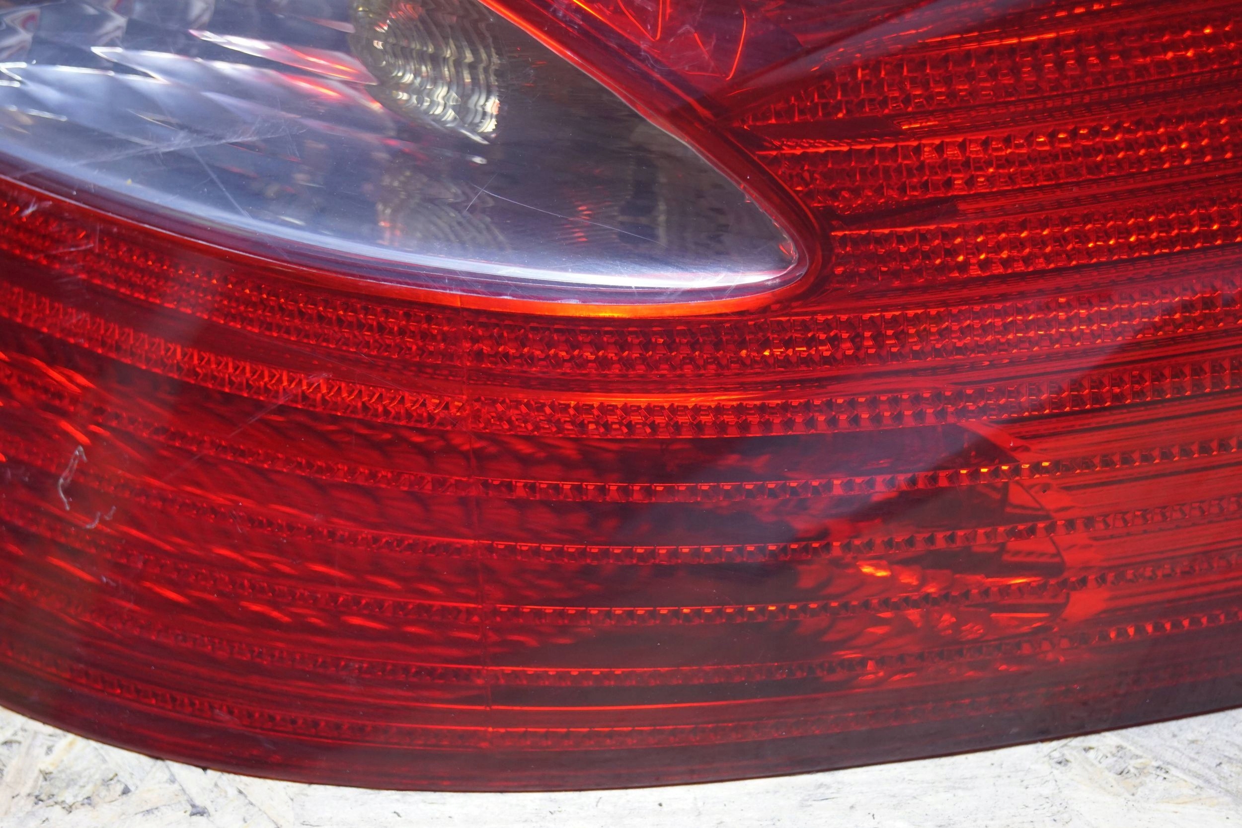 oem фонарь правый CLS W219 A2198200264