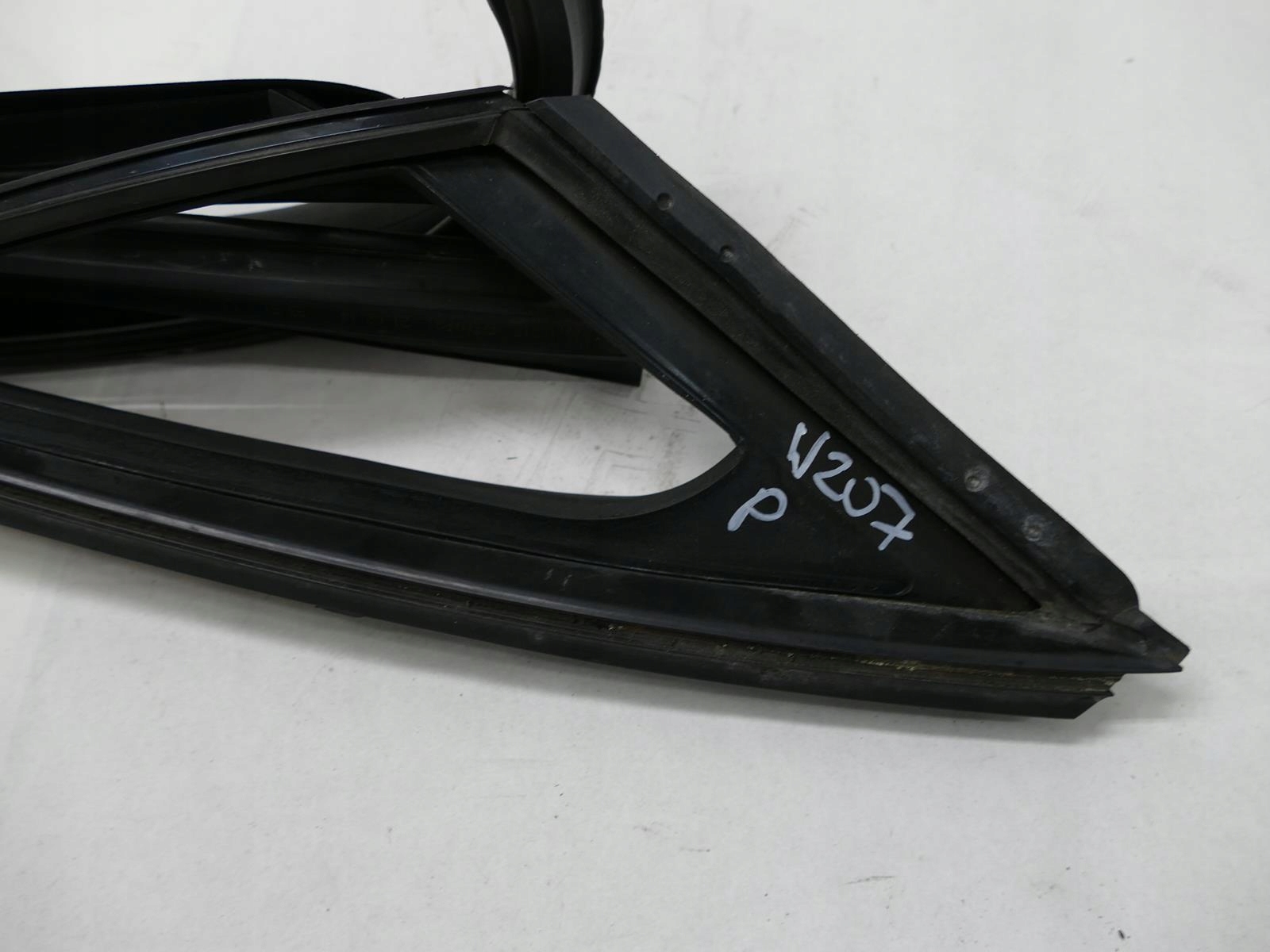 MERCEDES E W207 C207 gasket windows door right