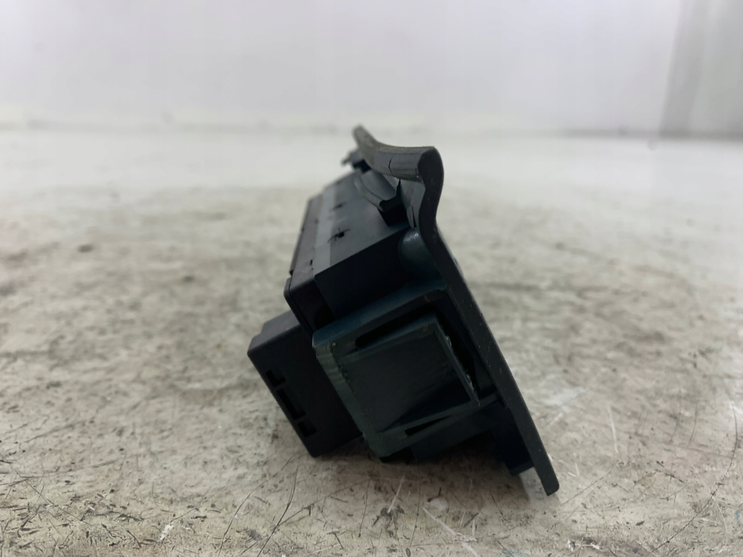 AUDI A3 8L switch PANEL of the window left front 4B0959851
