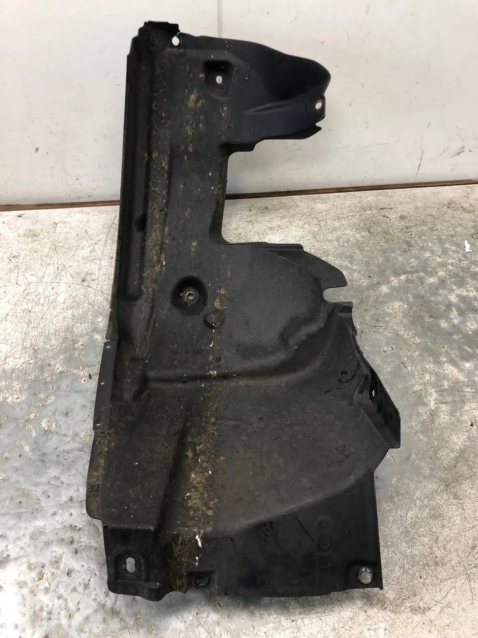 mudguard right front BMW E87 LCI 7059372