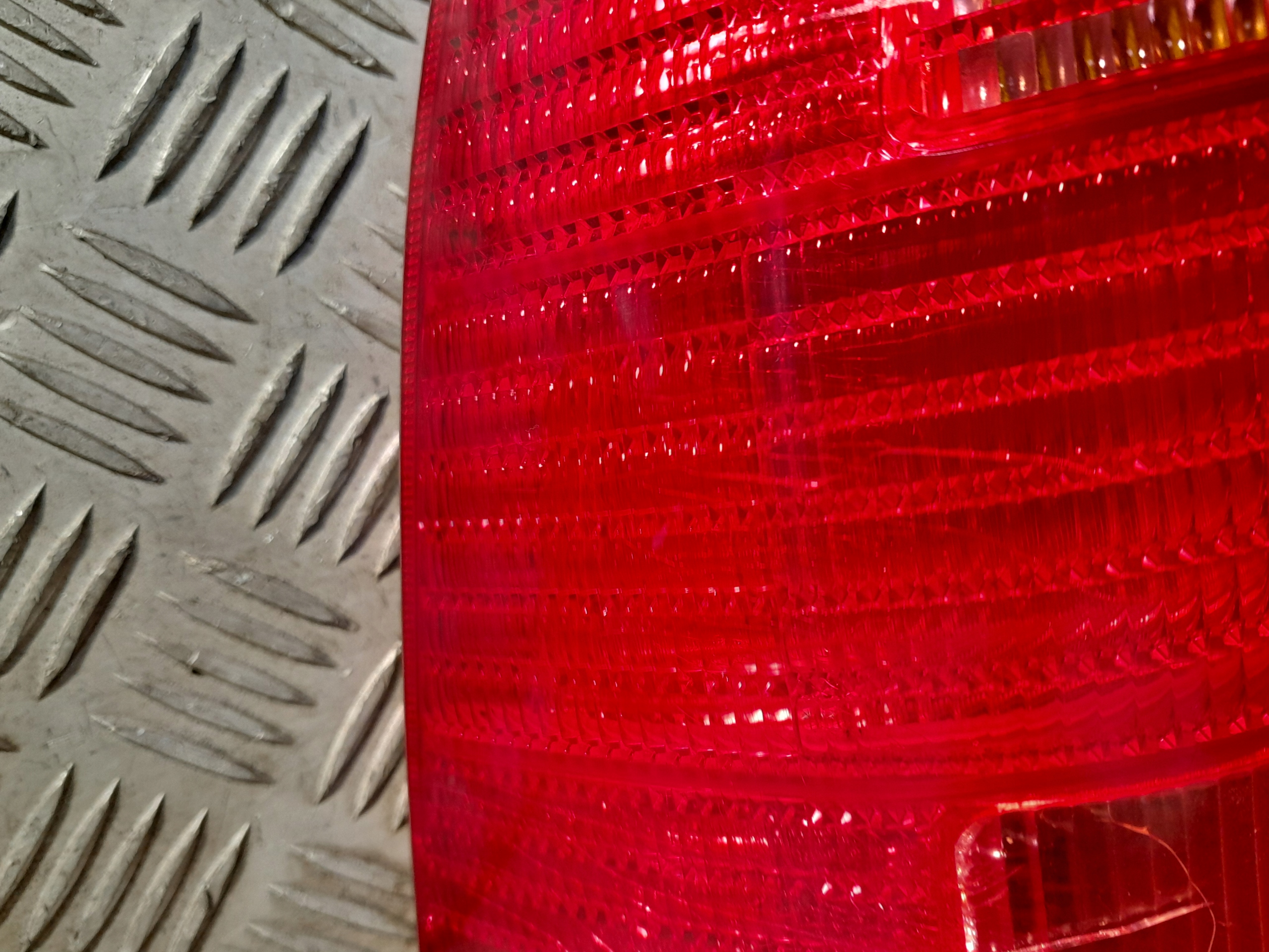 VW BORA LAMPA TYLNA LEWA W BŁOTNIK 1J5945111AC Rodzaj lampy dedykowana