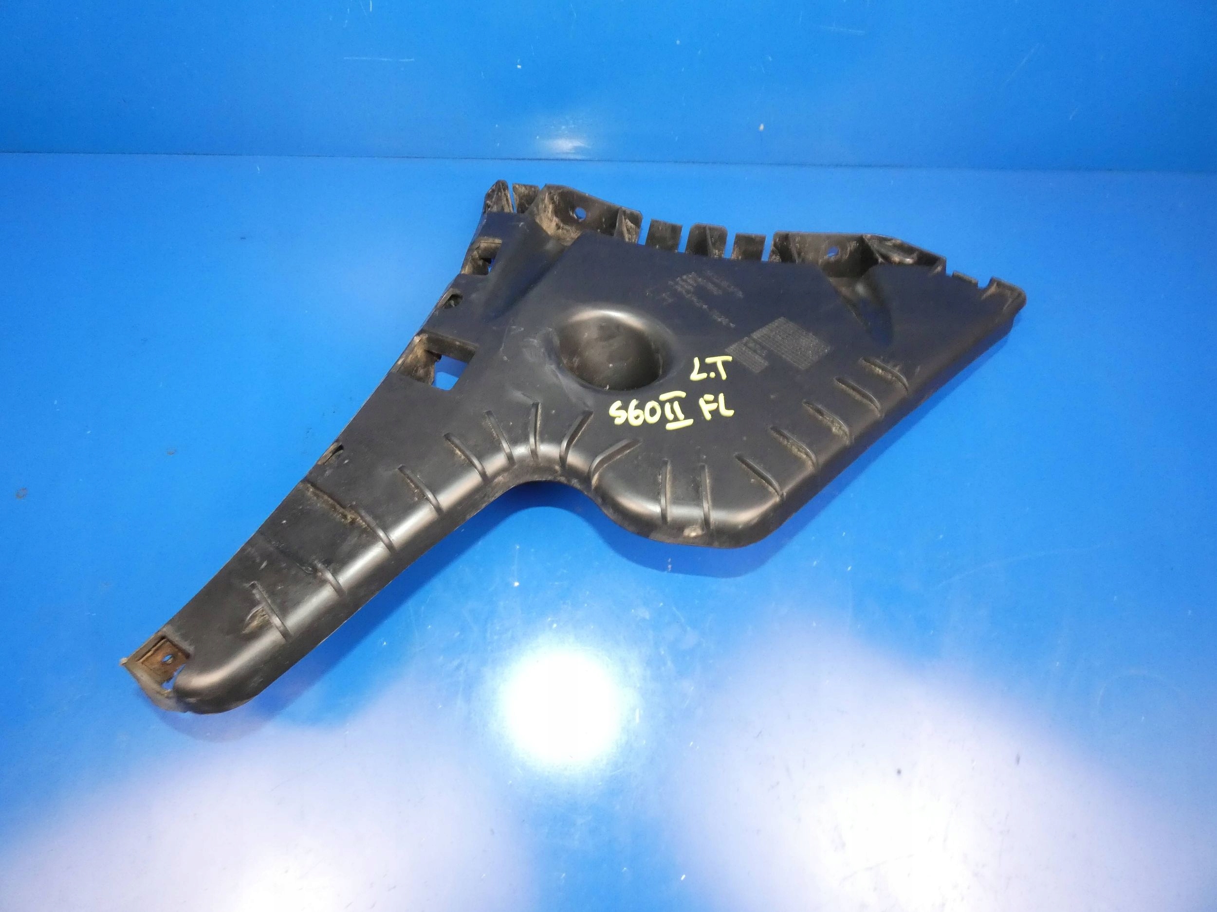 VOLVO S60 II sedan bumper bracket holder bracket left rear part