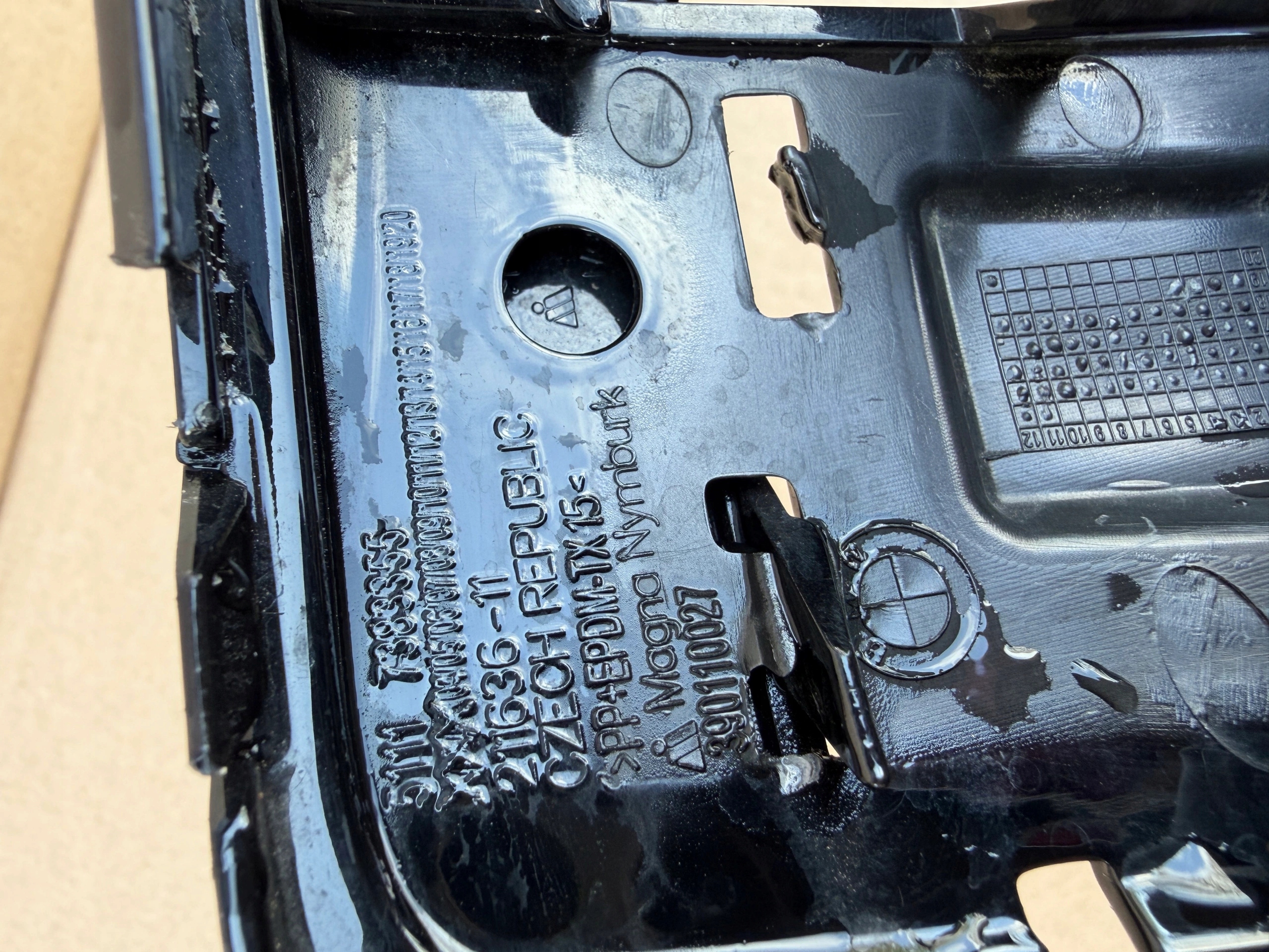 BMW X1 F48 15- grid of a bumper left front 51117383355