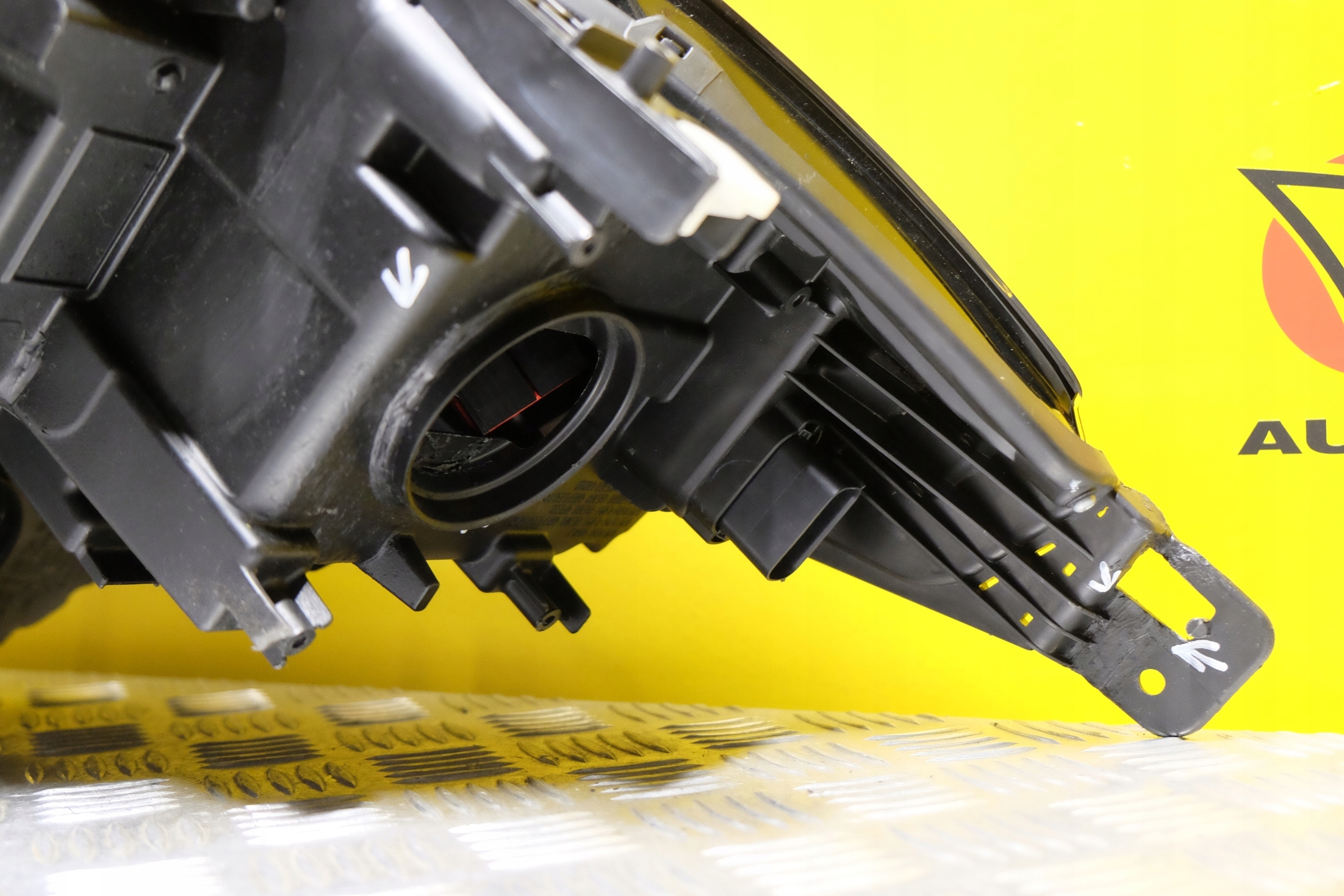 LINCOLN CORSAIR 2019- REFLEKTOR LAMPA LED LEWA USA Wersja Amerykańska