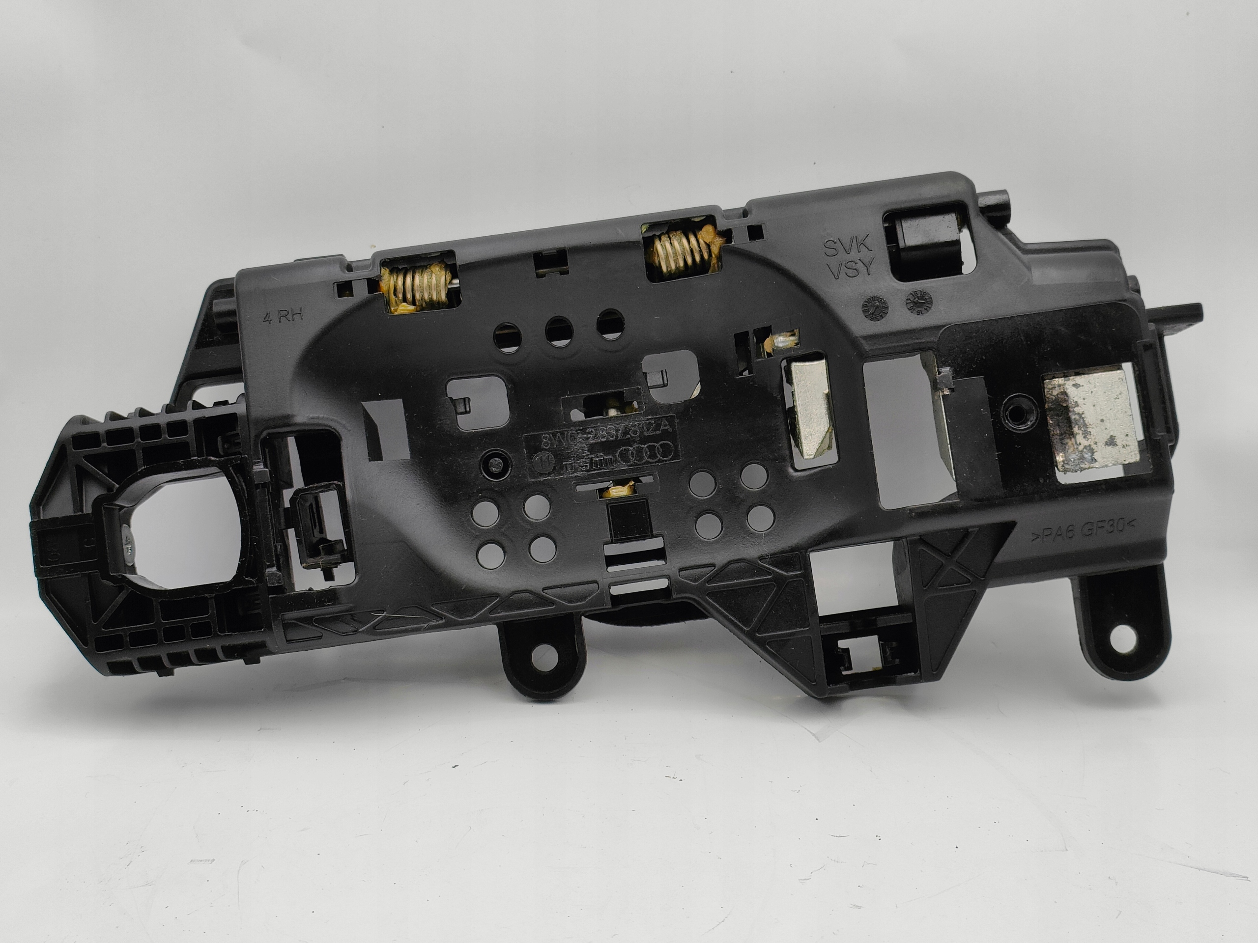 PODSTAWA KLAMKI PRAWA AUDI A4 B9 8W02837812A