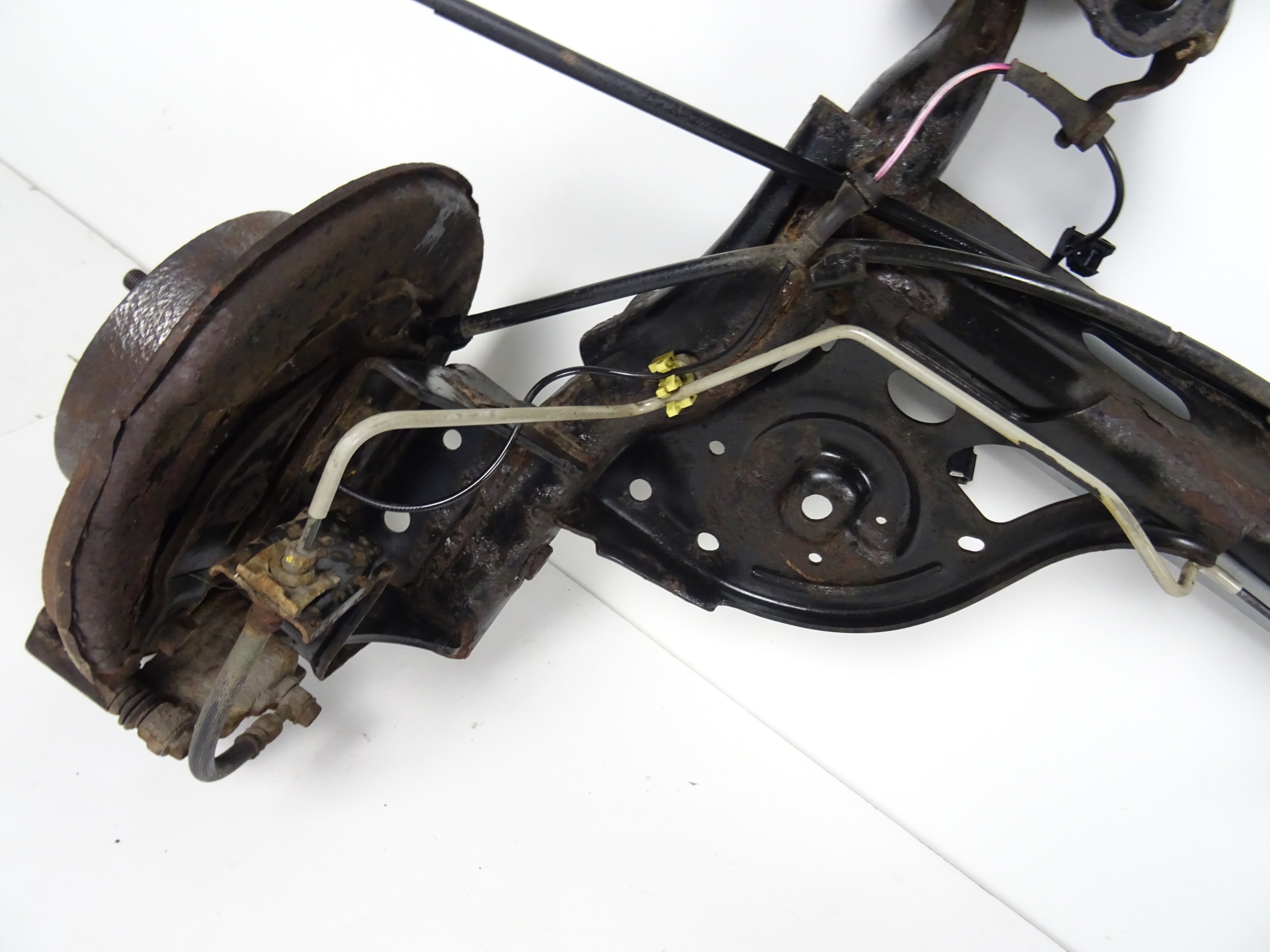 NISSAN PULSAR 1.2 DIG BELKA ZAWIESZENIA TYLNA TYŁ 14-18 Producent części Nissan OE