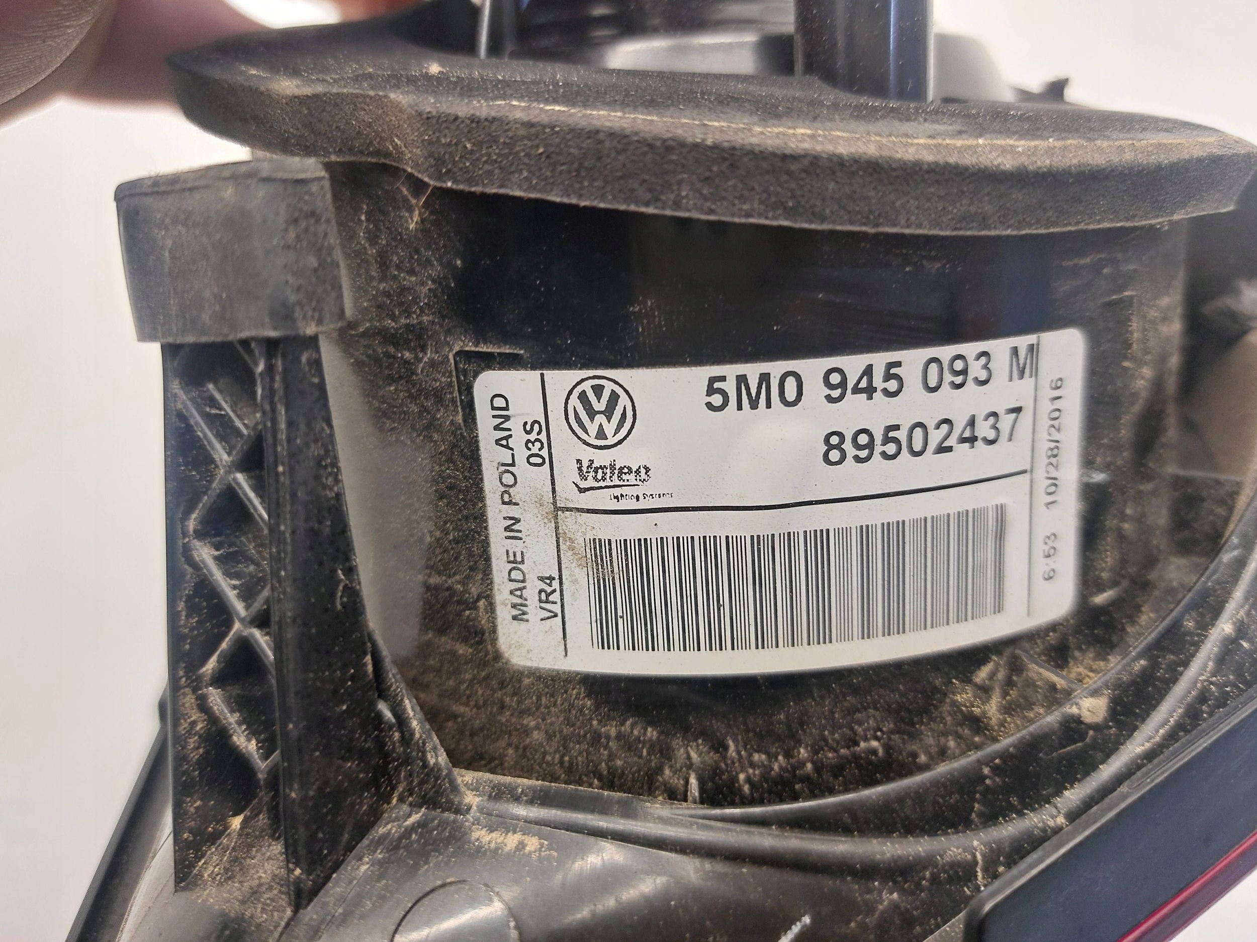 VW GOLF plus VI 6 plus 08r> left light rear part to the bonnet 5M0945093M