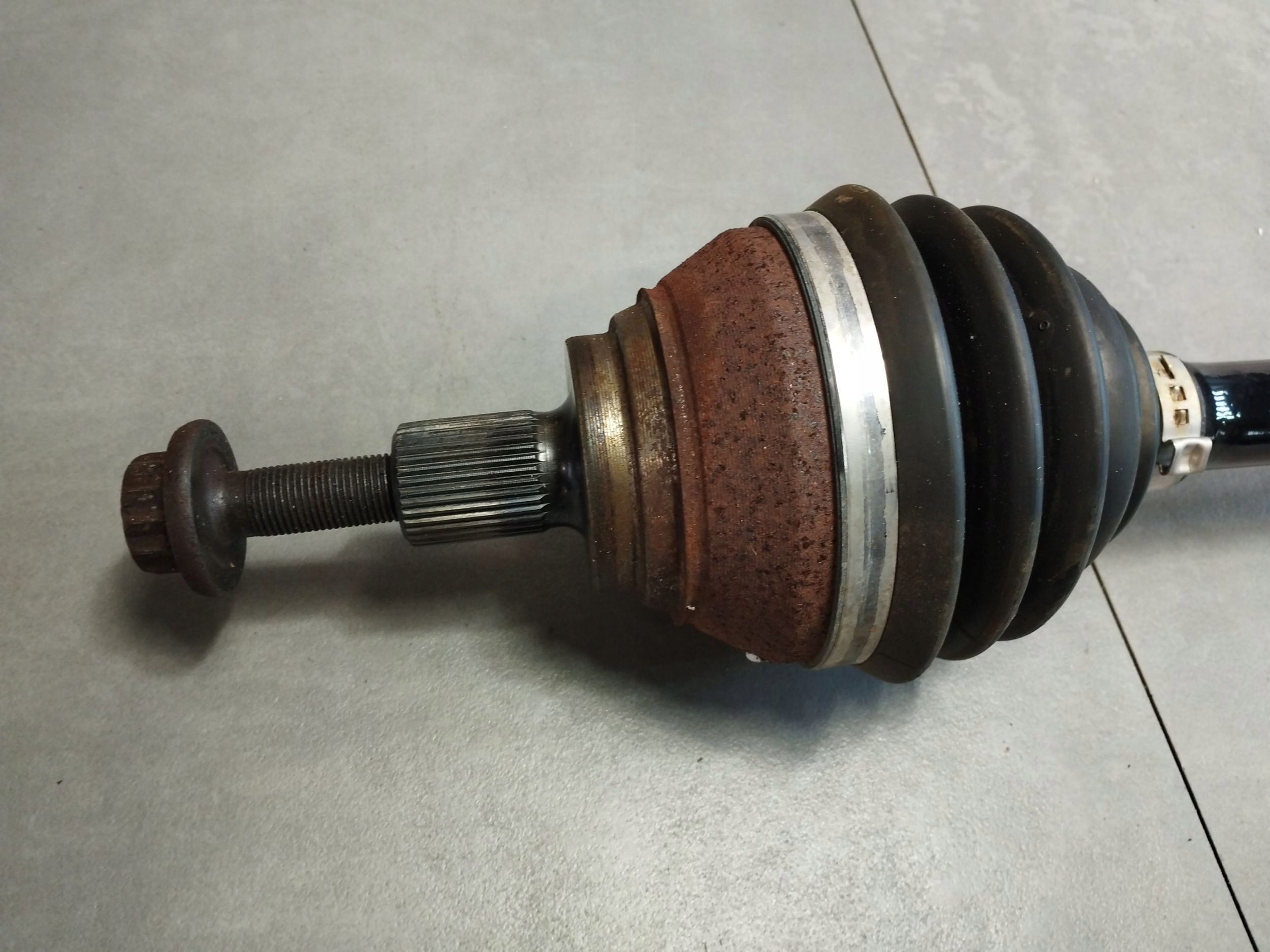 Audi Q3 F3 83A semi-axis left 3Q0407271AH