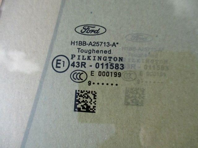 ЗАДНЕЕ СТЕКЛО ЛЕВОЕ FORD FIESTA MK8