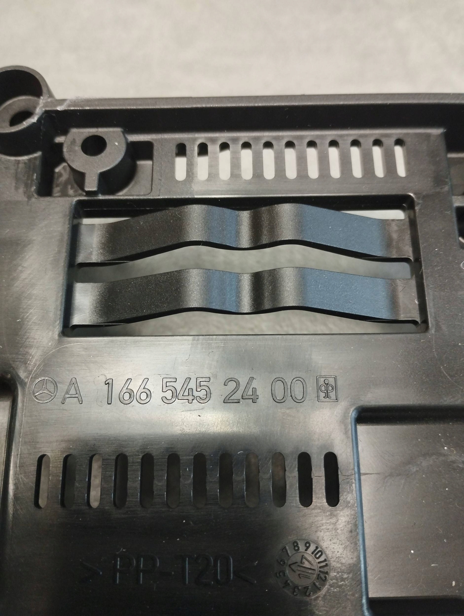 Mercedes-Benz GLE W166 bracket A1665452400