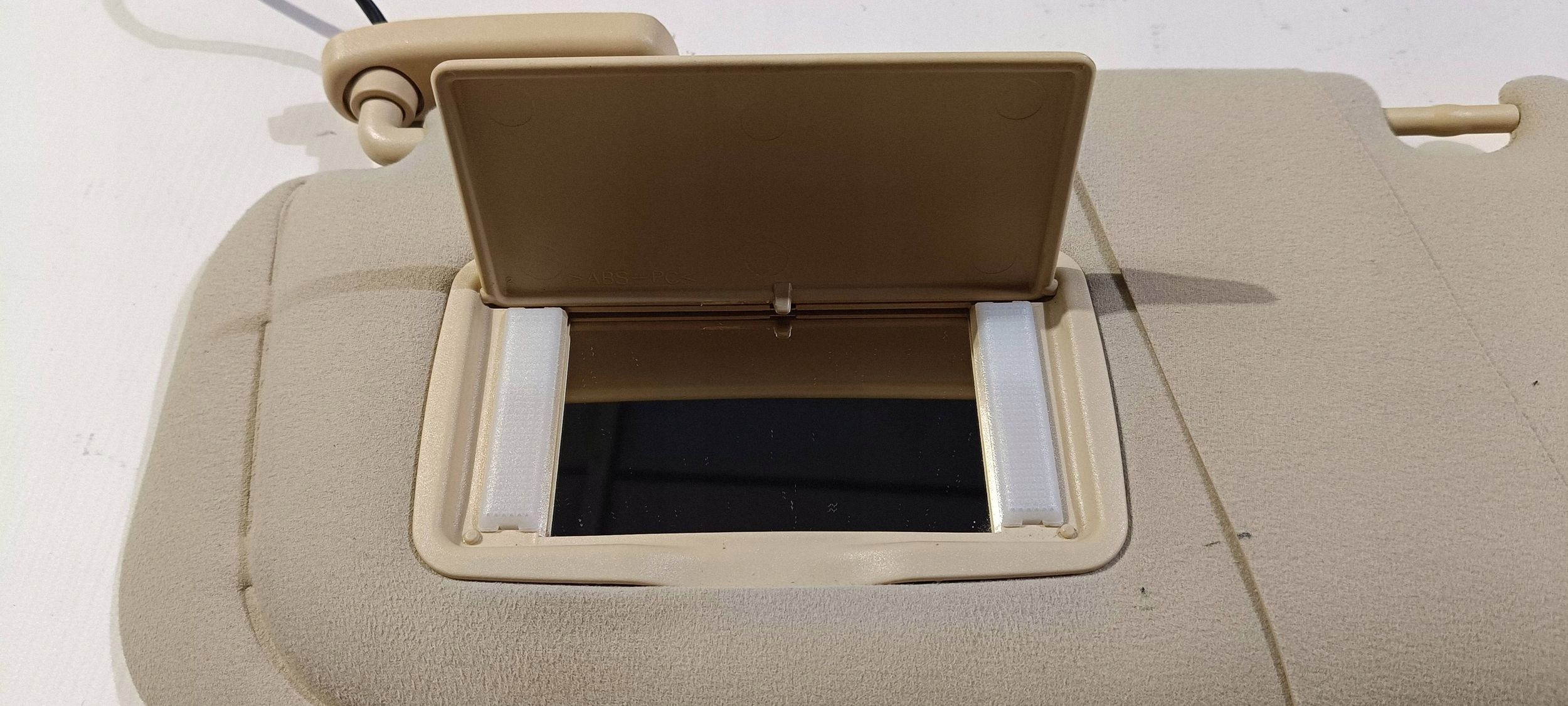 cover sun visor visor left Maserati GranTurismo 2008