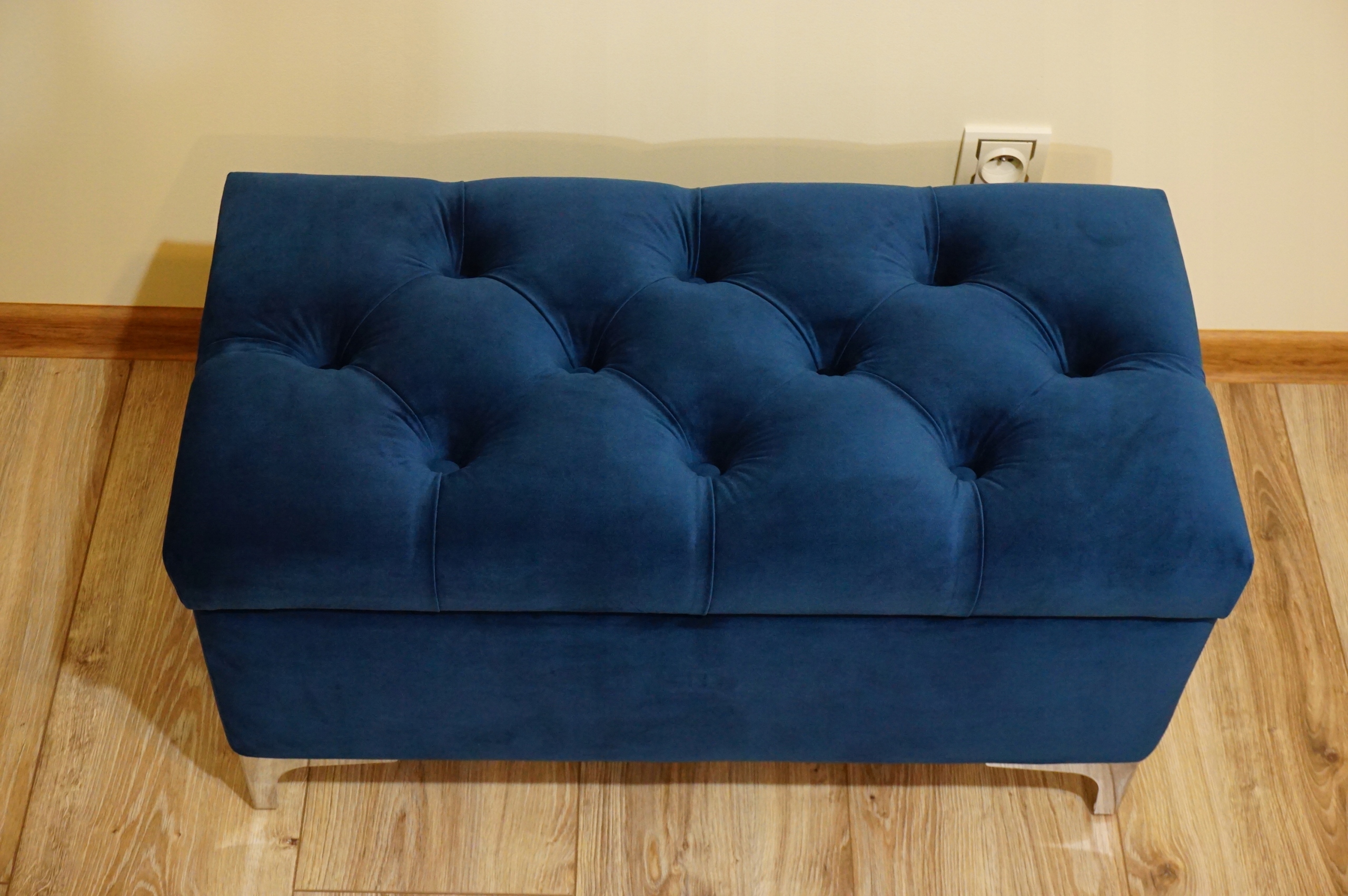 Pufa 80 - Ławeczka otwierana, pikowana Glamour. Szerokość mebla 80 cm