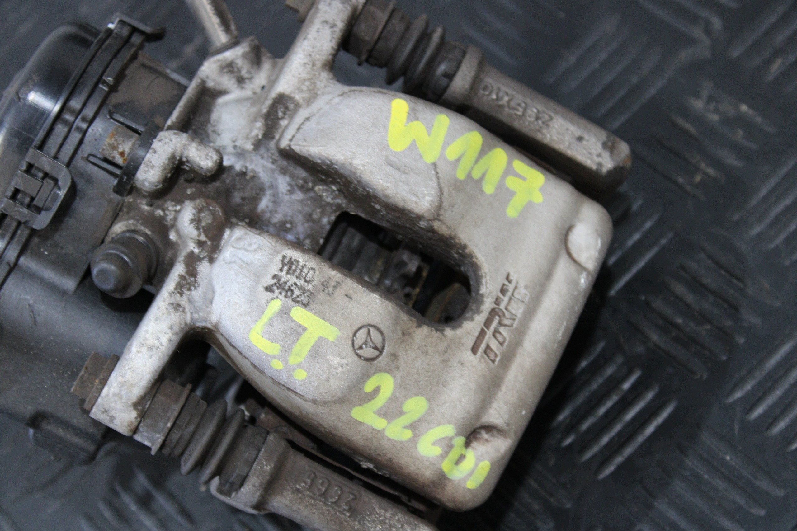 caliper brake left rear part MERCEDES CLA W117 2,2 CDI