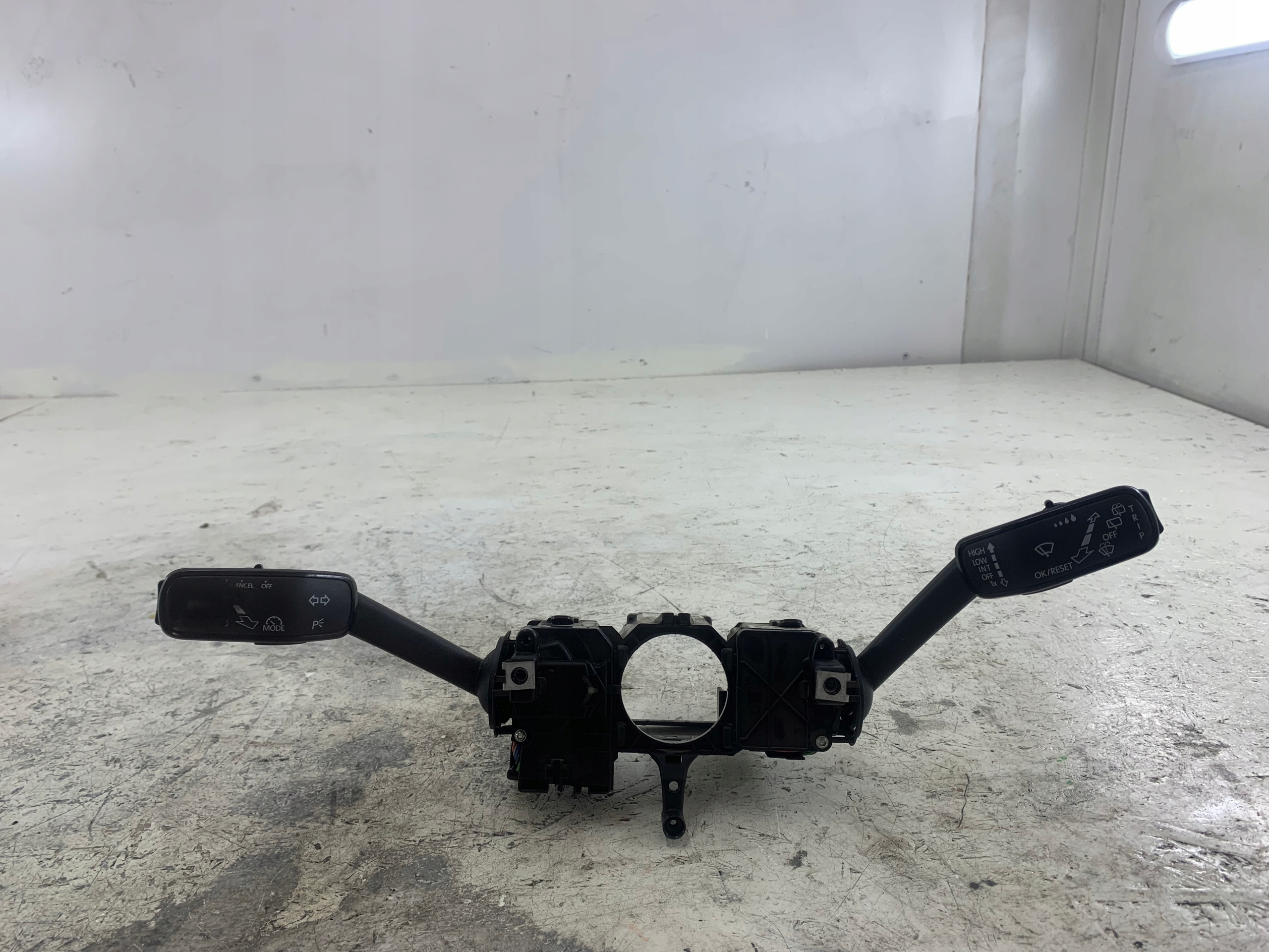 SKODA FABIA III commande levier commodo sous volant 6C0953513G 6C0953501L