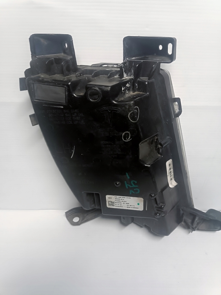 заглушка решетка галоген левый tesla MODEL S 100599900D