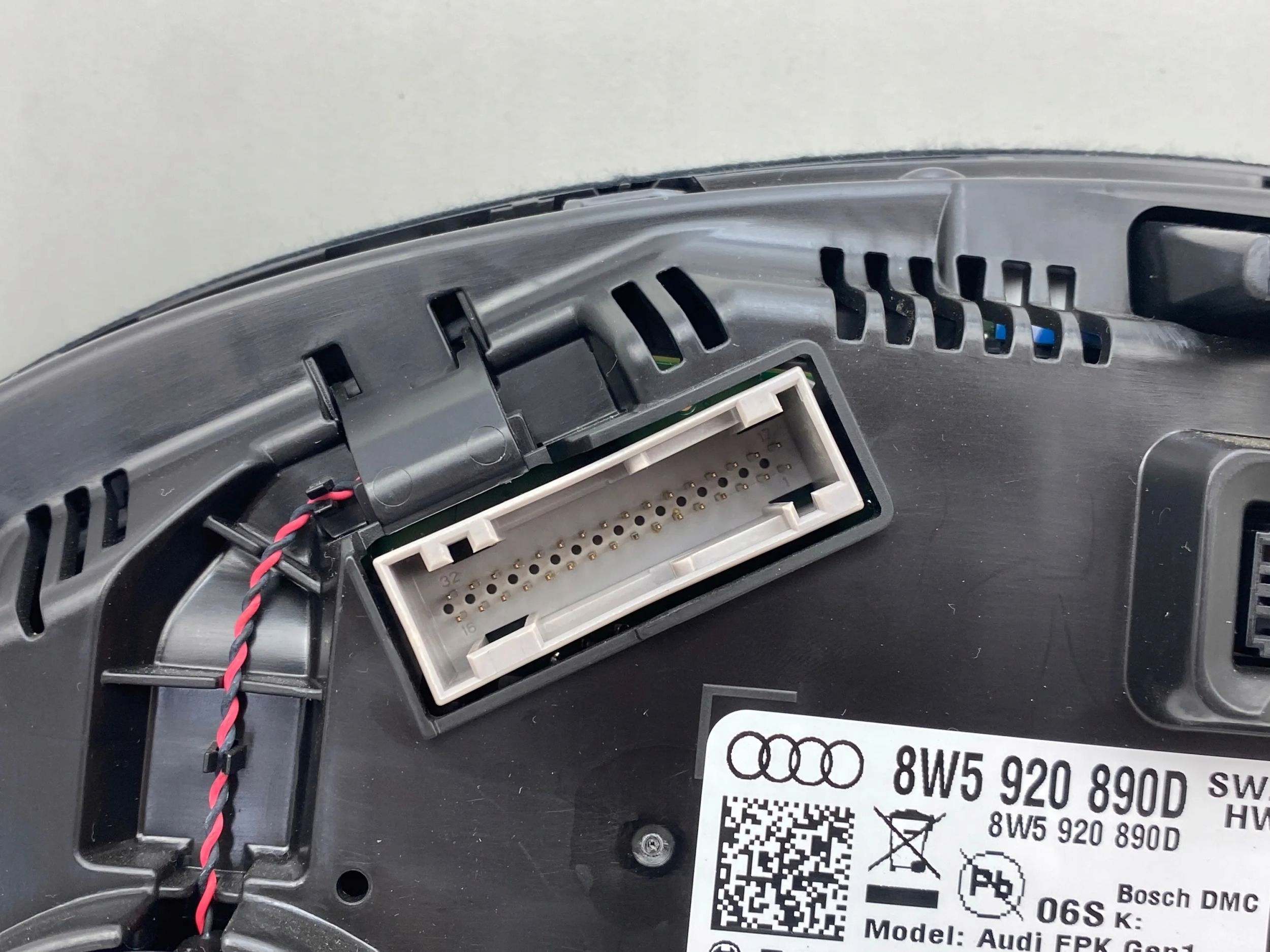 спидометр часы Audi A4 8W5920890D