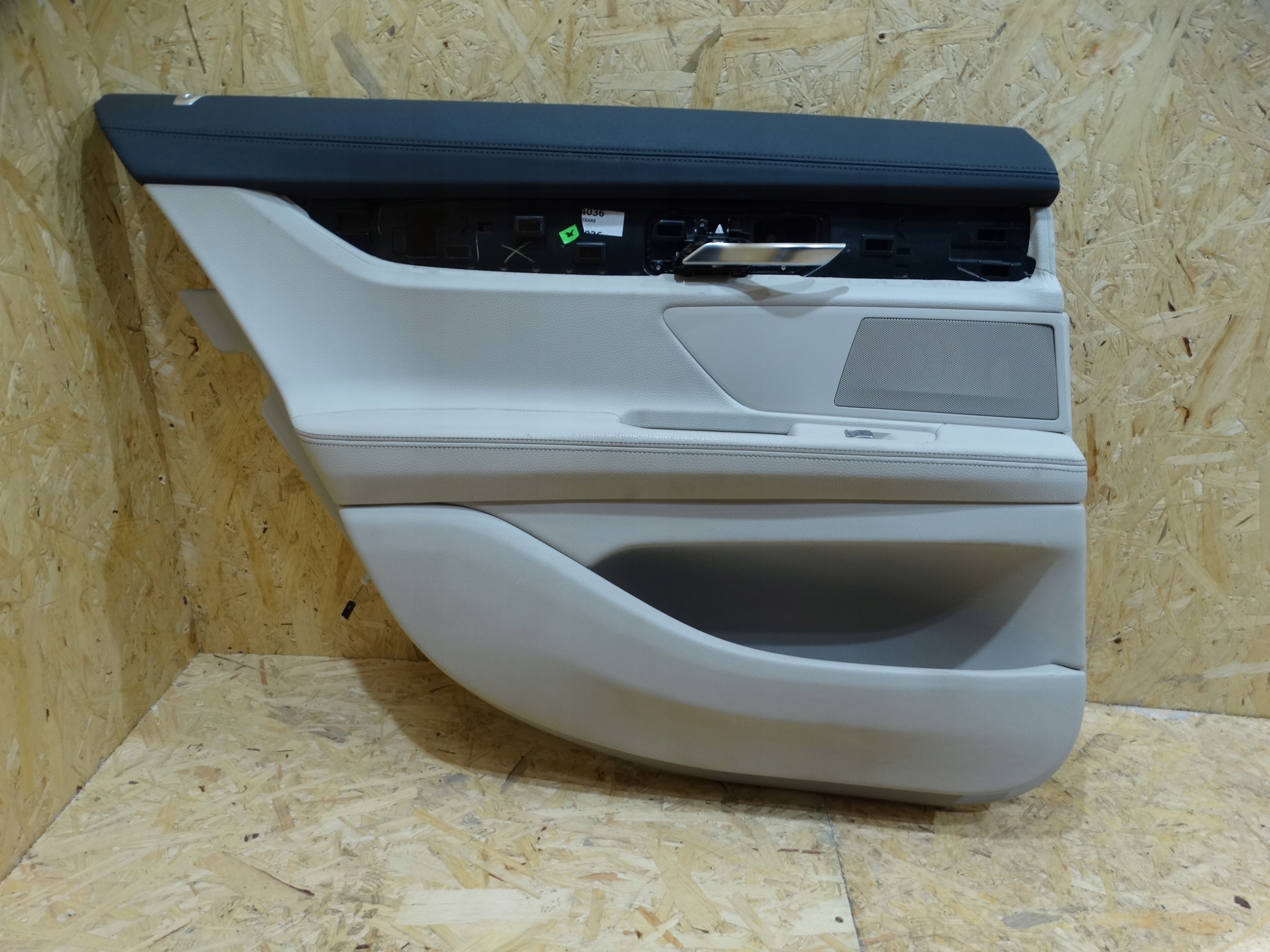 side door rear left BMW G11 IVORY WHITE 1