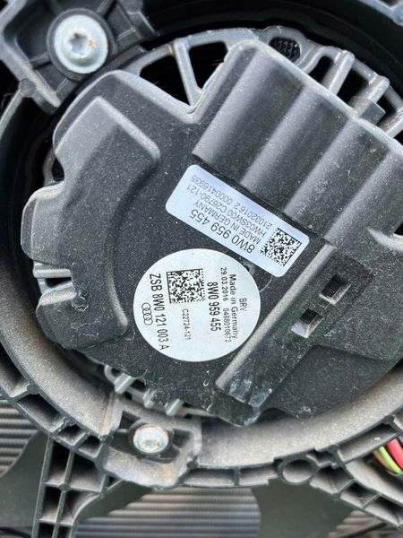 AUDI A4 B9 8W 2.0 TFSI PAS PRZEDNI CHŁODNICE Numer katalogowy oryginału B9 A4 CH?ODNICE