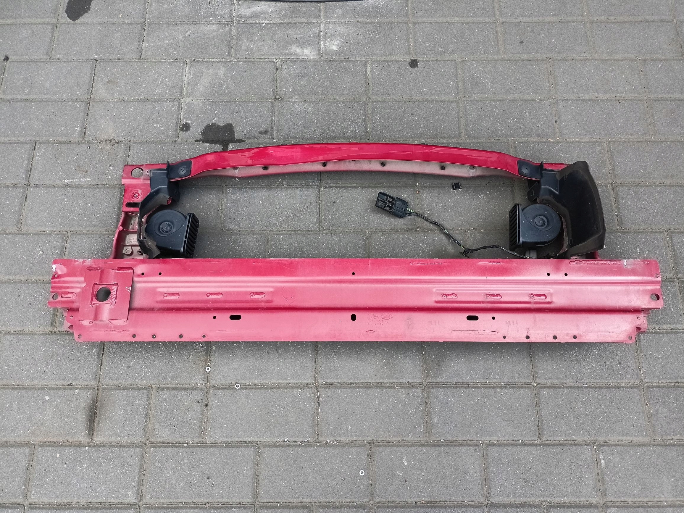 JAGUAR XE X760 2.0 D - PAS PRZEDNI BELKA CHŁODNICE Producent części Jaguar OE