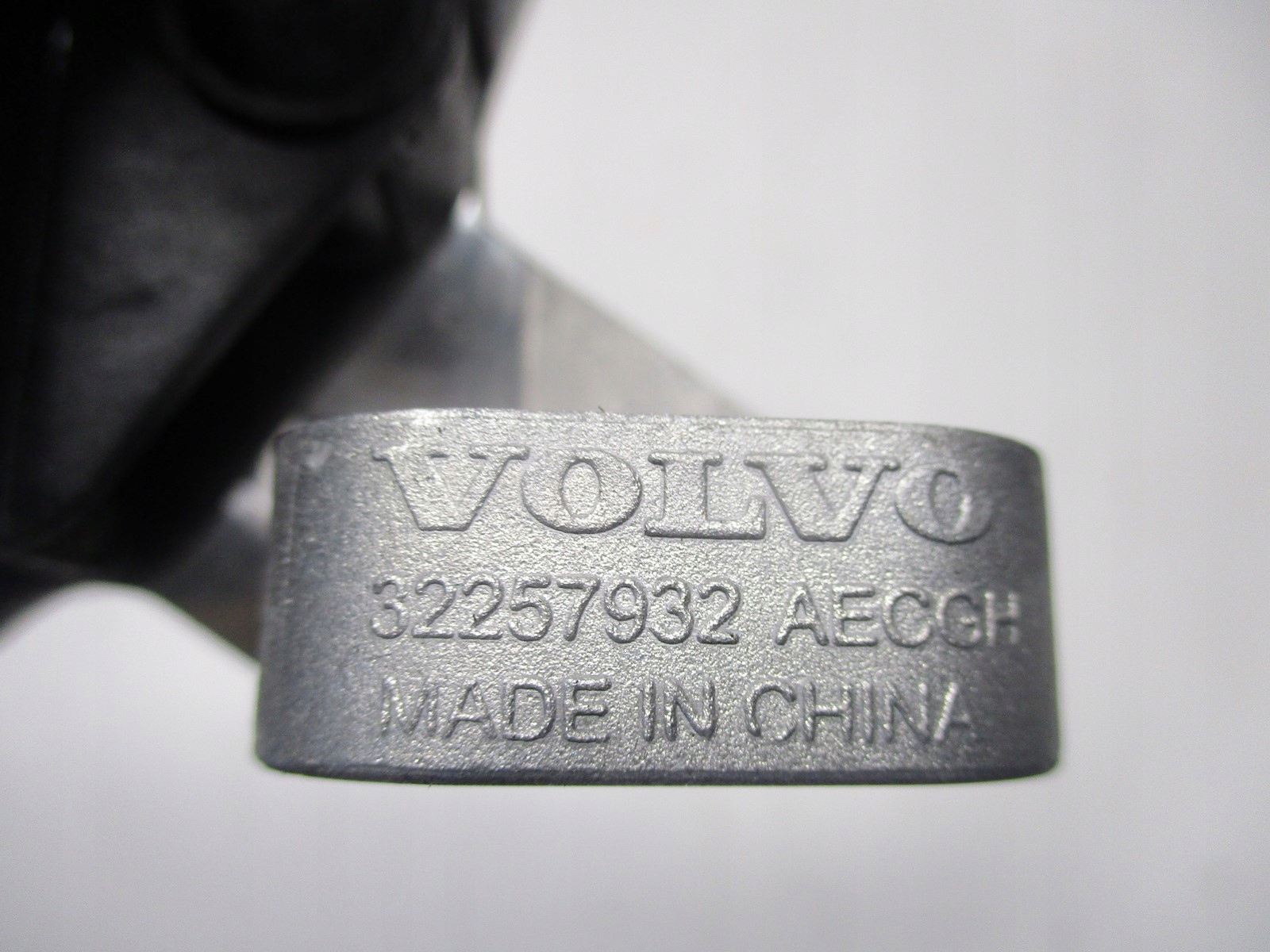 water pump VOLVO XC40 XC 40 1,5HYB 32257932