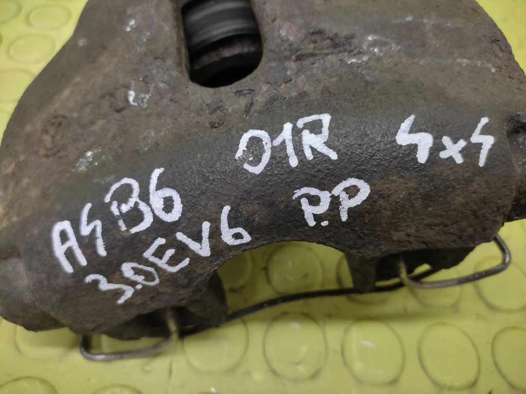 AUDI A4 B6 3.0 V6 strmeň pravý predok