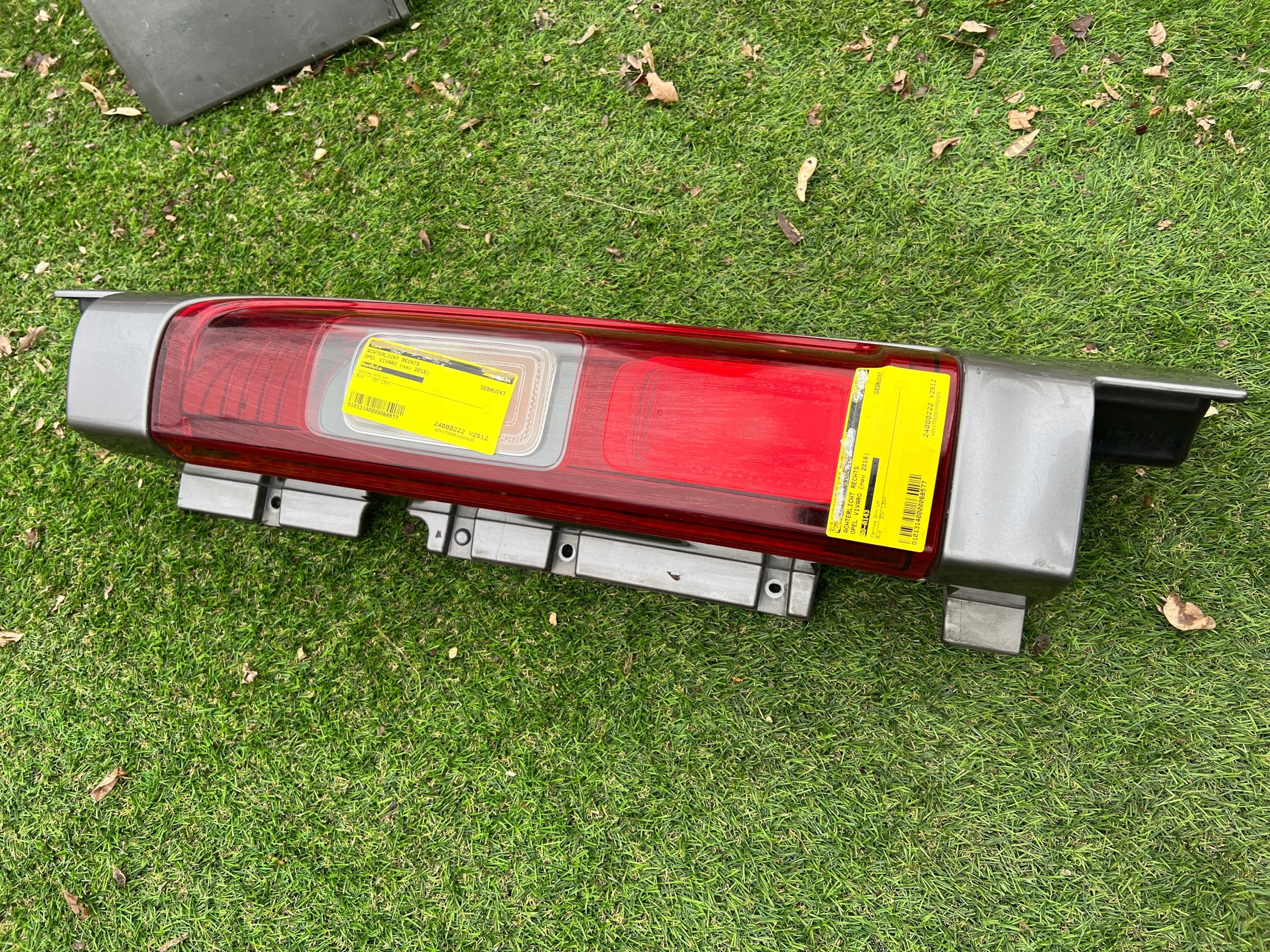 OPEL VIVARO light rear left complete original 265A13908R 265A13964R 10840