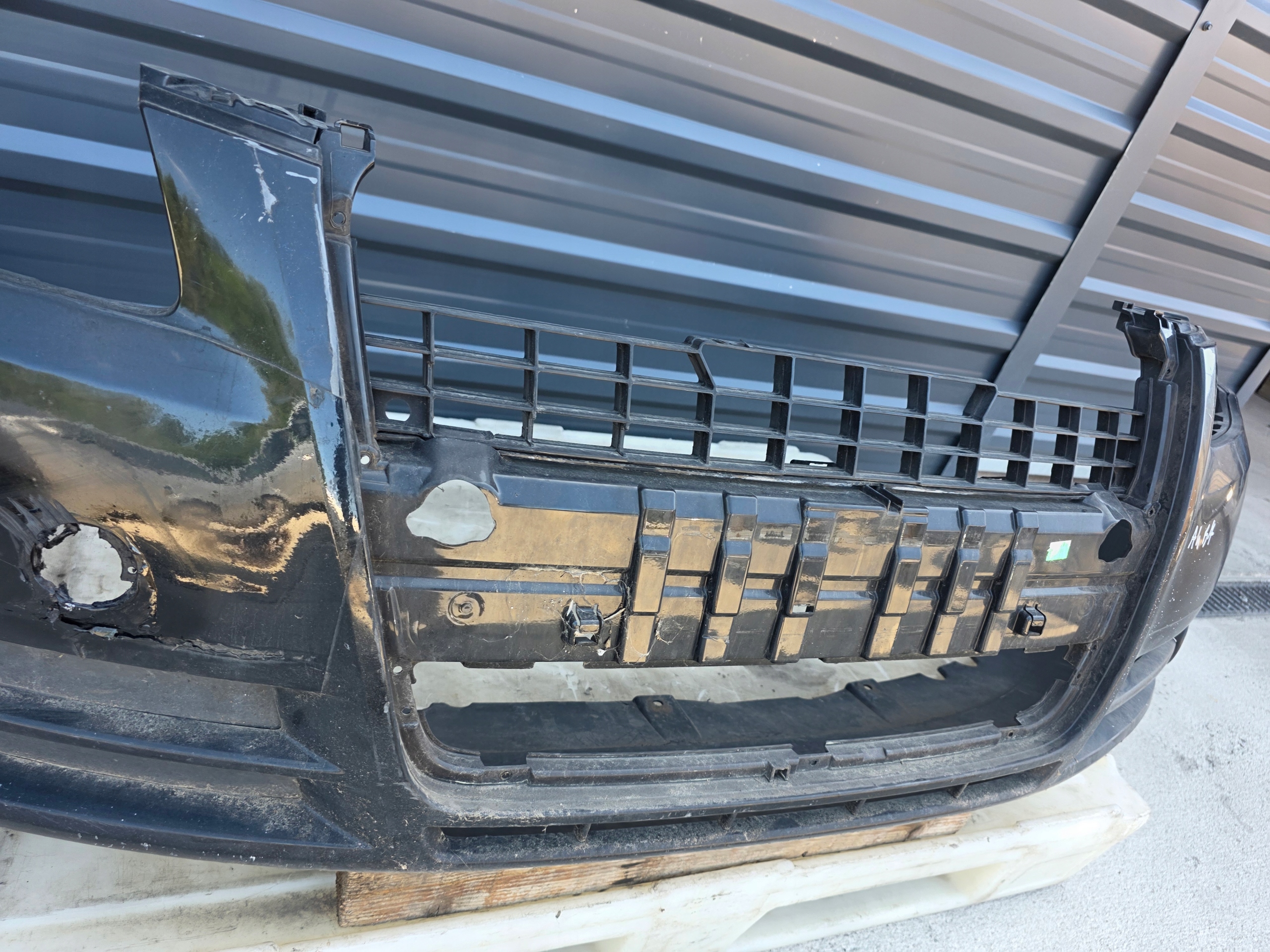 Pare choc Avant AUDI A4 B7 LY9B Original Sans Accessoires !!!