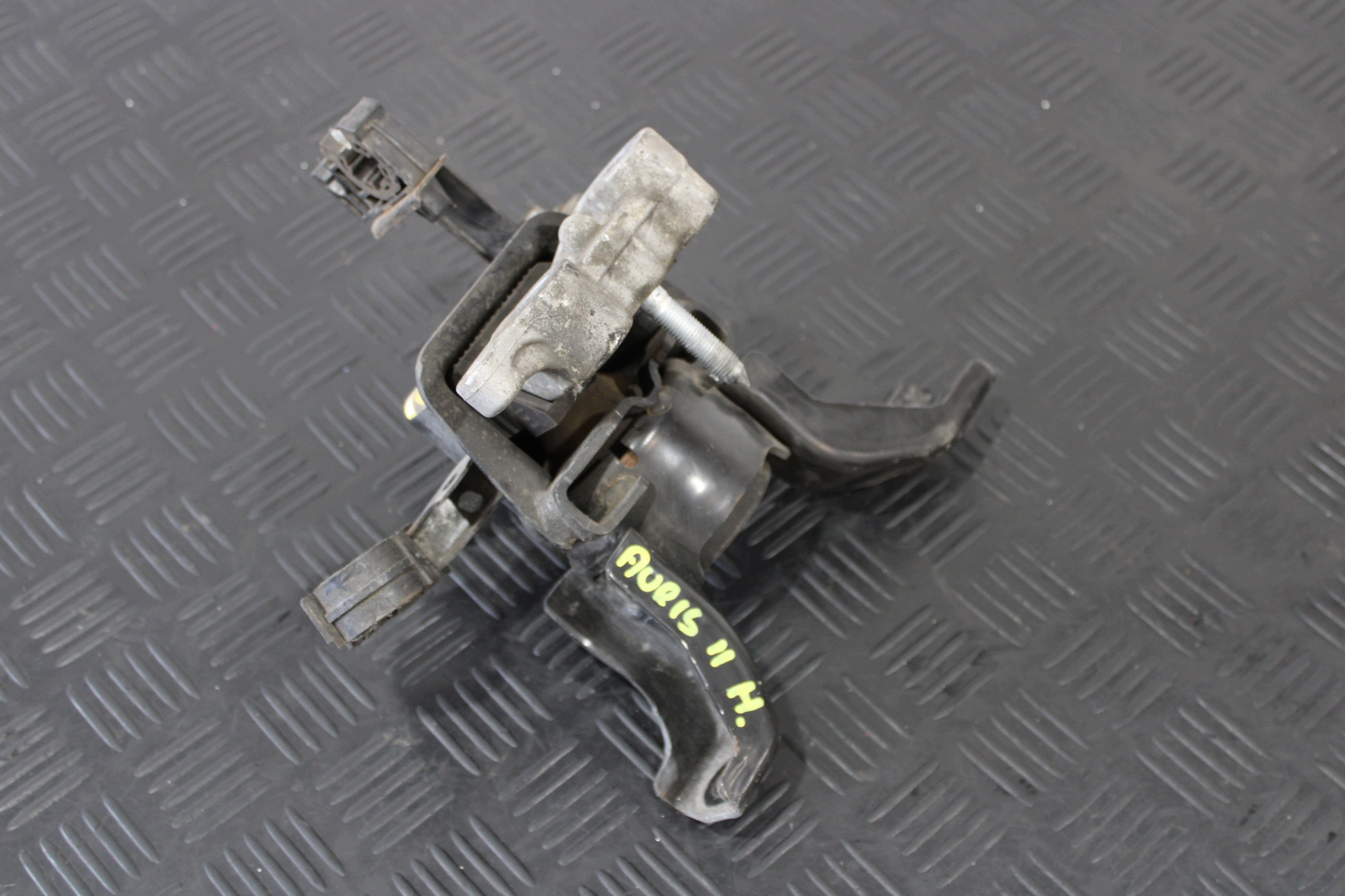 holder engine mount TOYOTA AURIS II 2 KOMBI