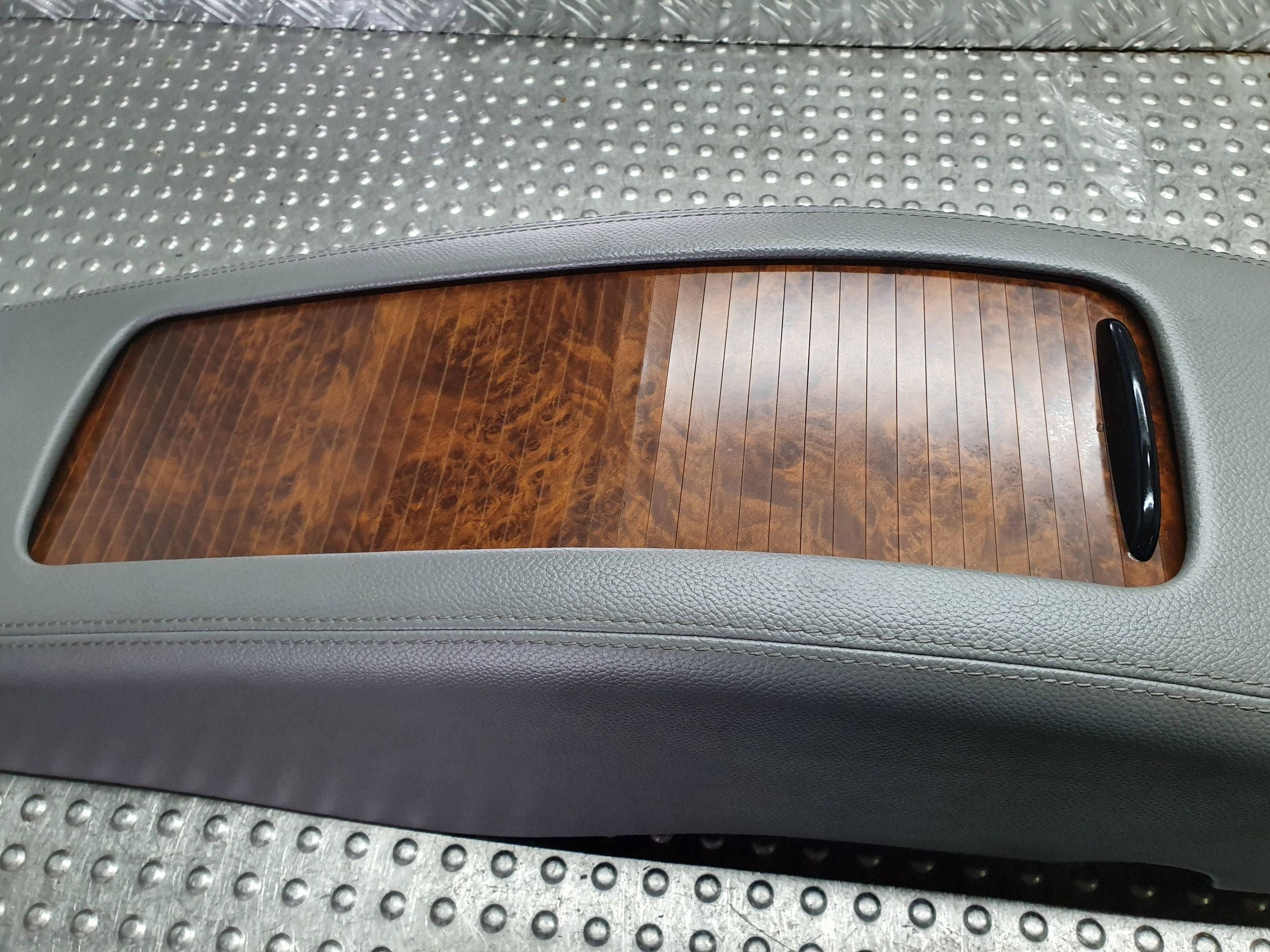 TUNEL central armrest rear part A2198600030 MERCEDES CLS W219