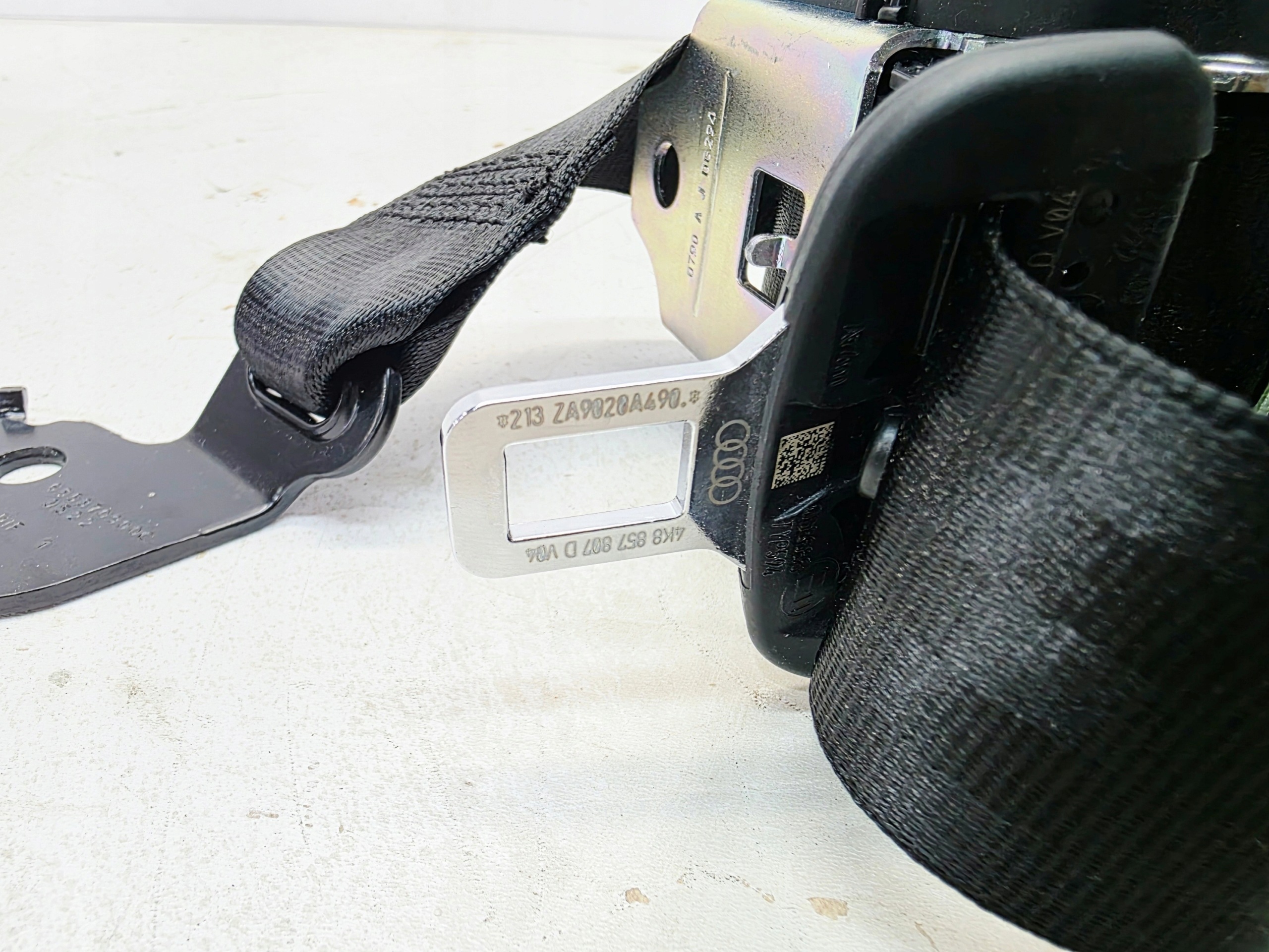 Gurten Sicherheits mitte heck AUDI A6 C8 A7 4K8857807D