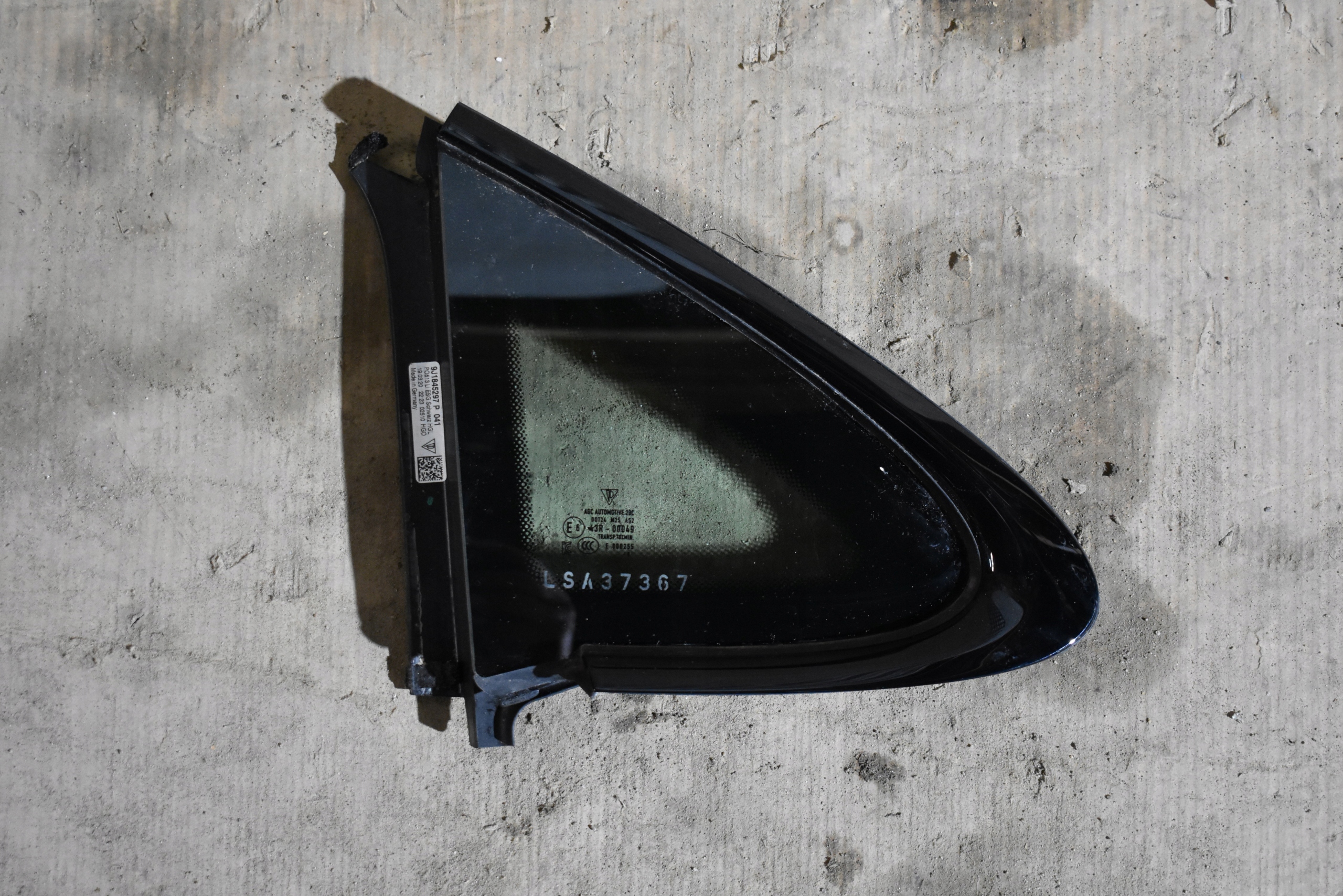 perfect condition window bodywork rear left PORSCHE TAYCAN 19r 1