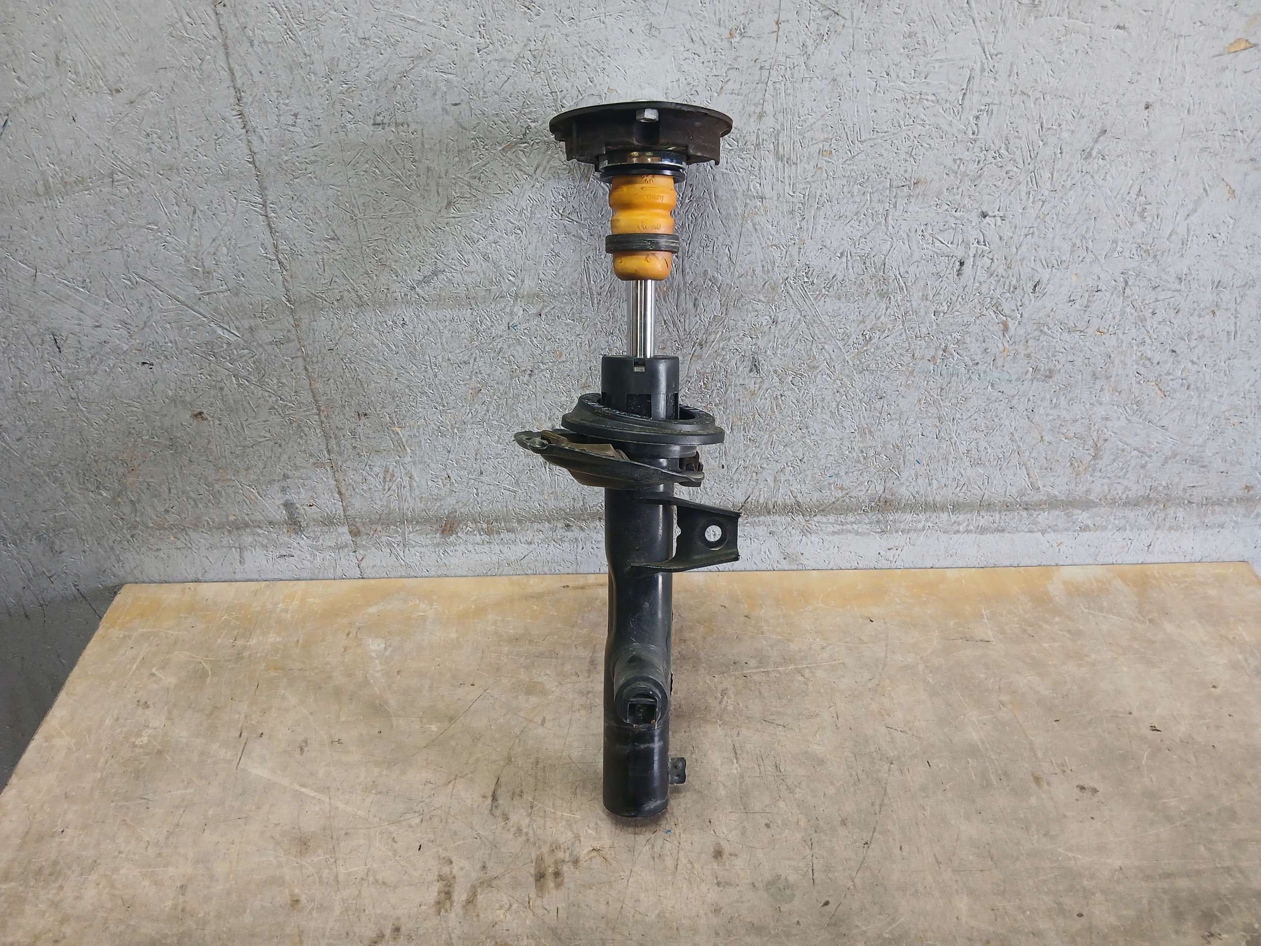 shock absorber front right VW SEAT AUDI 3Q0 3Q0413032