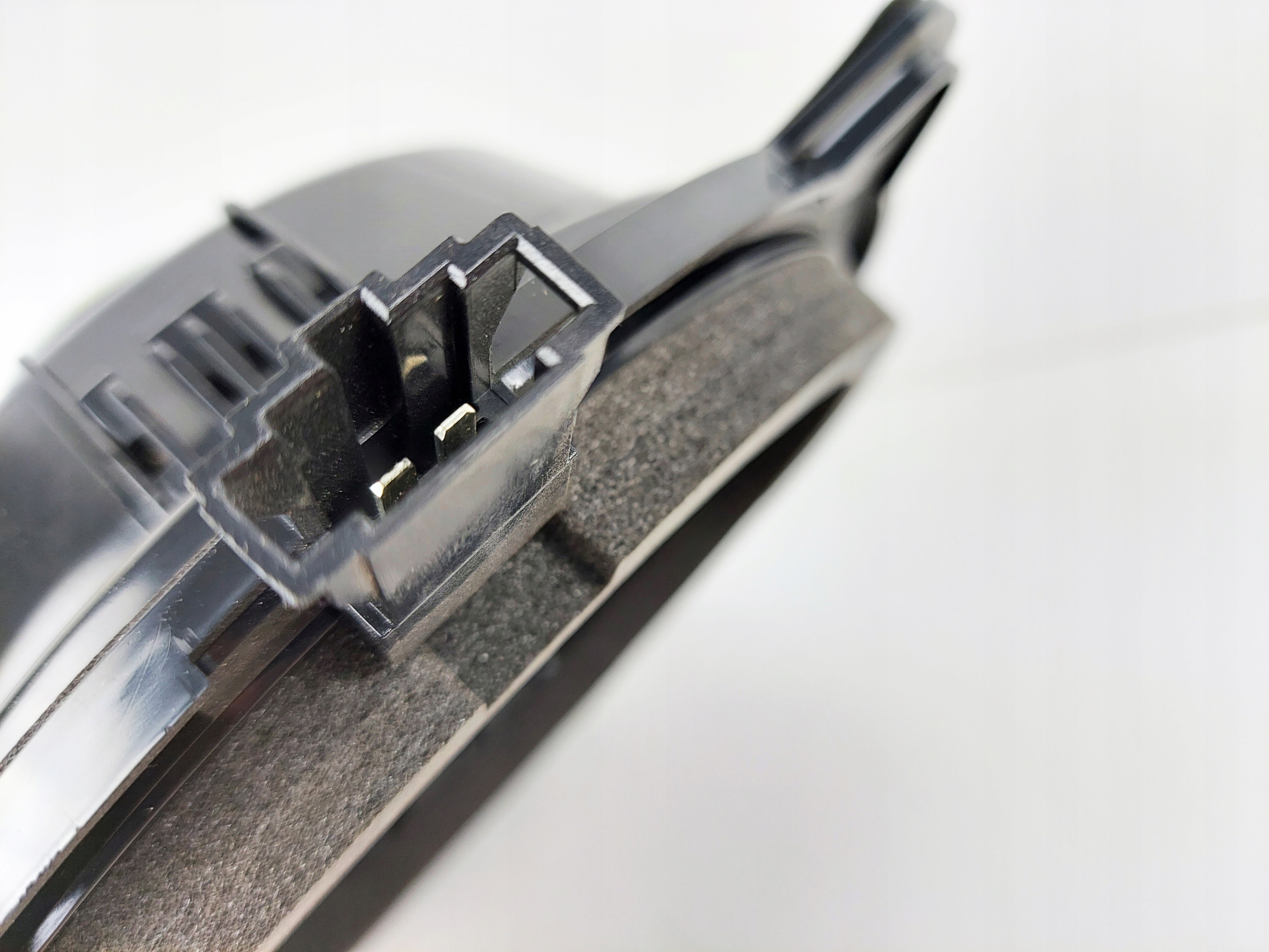 AUDI A3 8P speaker door rear part 8H0035411