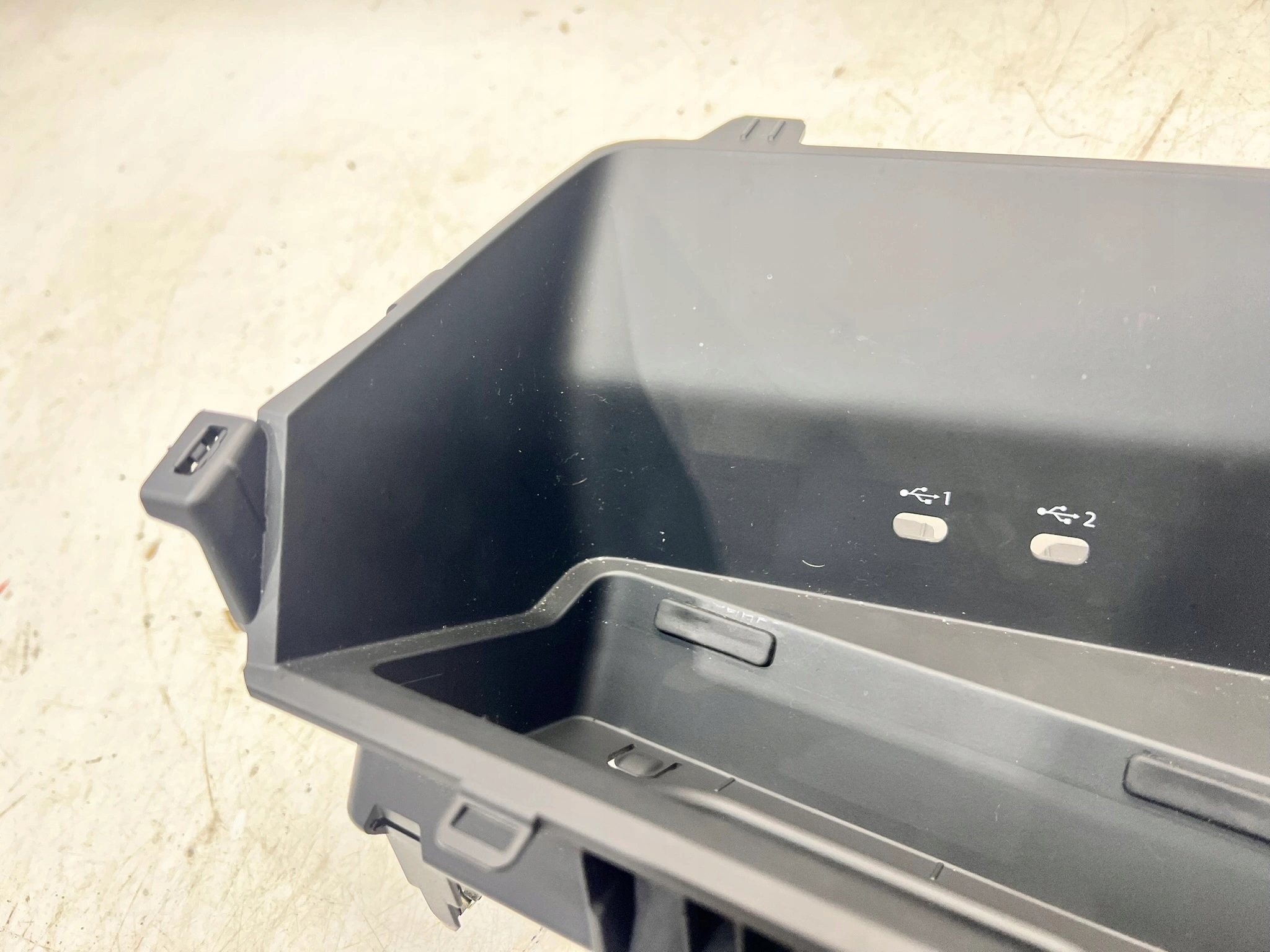 passenger compartment plato consoles AUDI A3 8Y 8Y2864131C