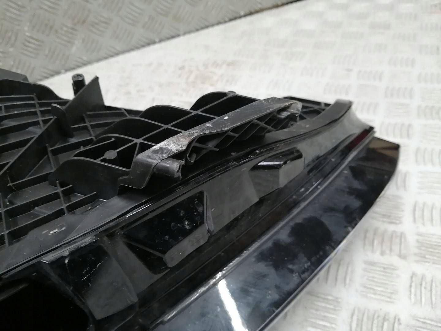 RR передняя левая volvo EX30 80000401