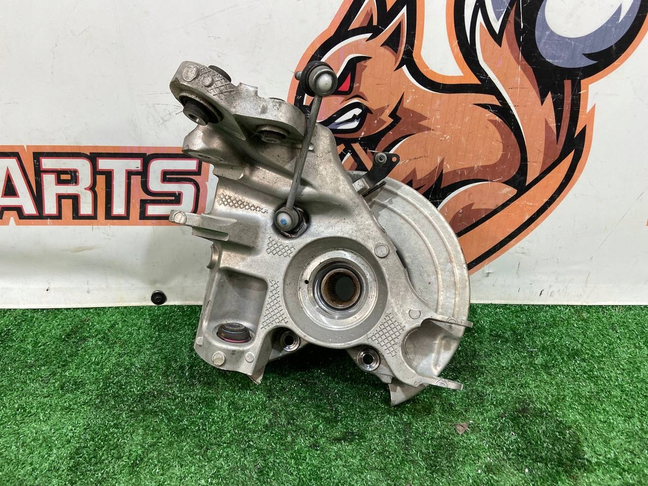 поворотный кулак RANGE L551 M8D2-5A968-AB