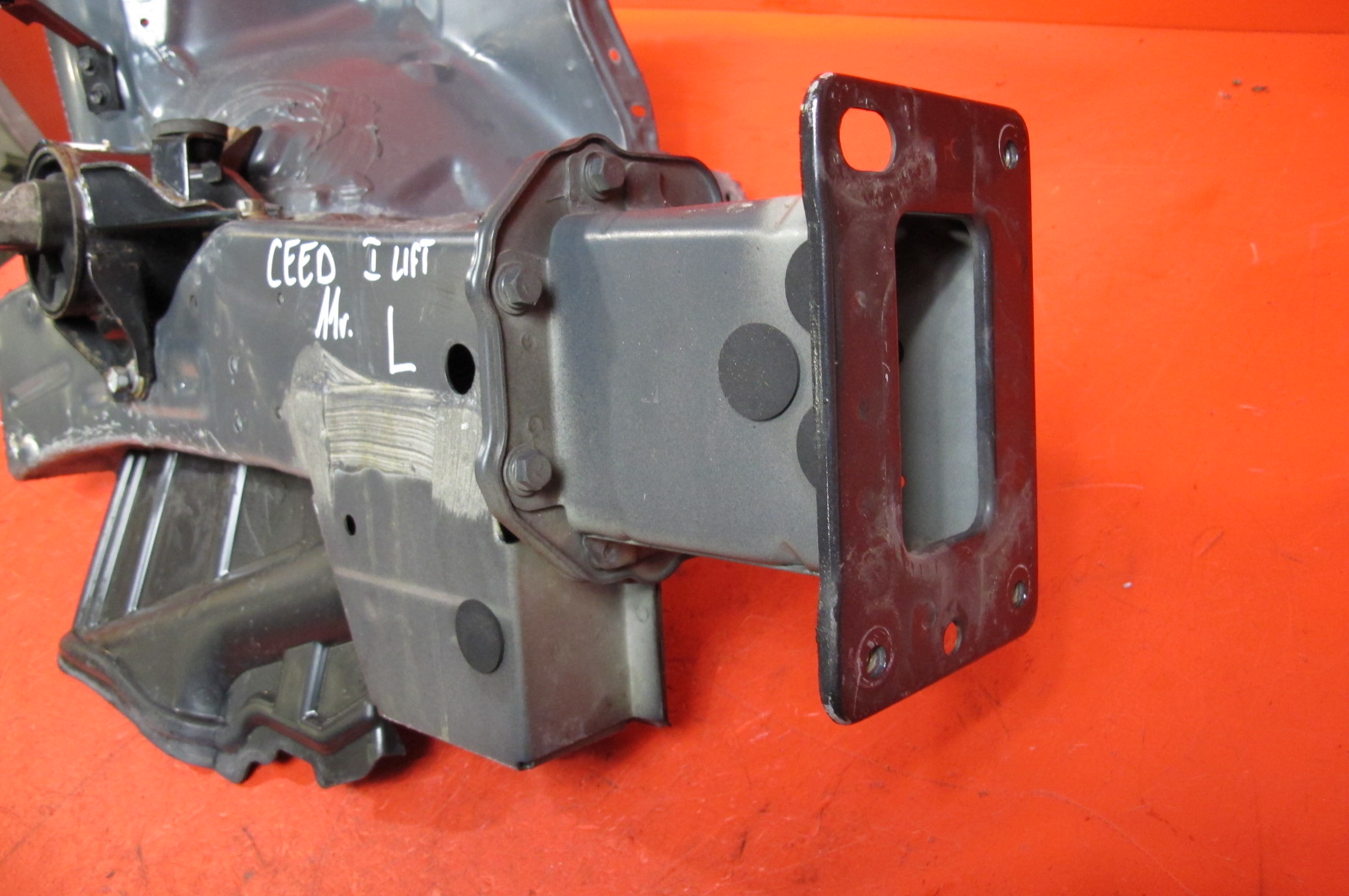KIA CEED and 1 ED LIFT 09-12 quarter beam tip left front 1K
