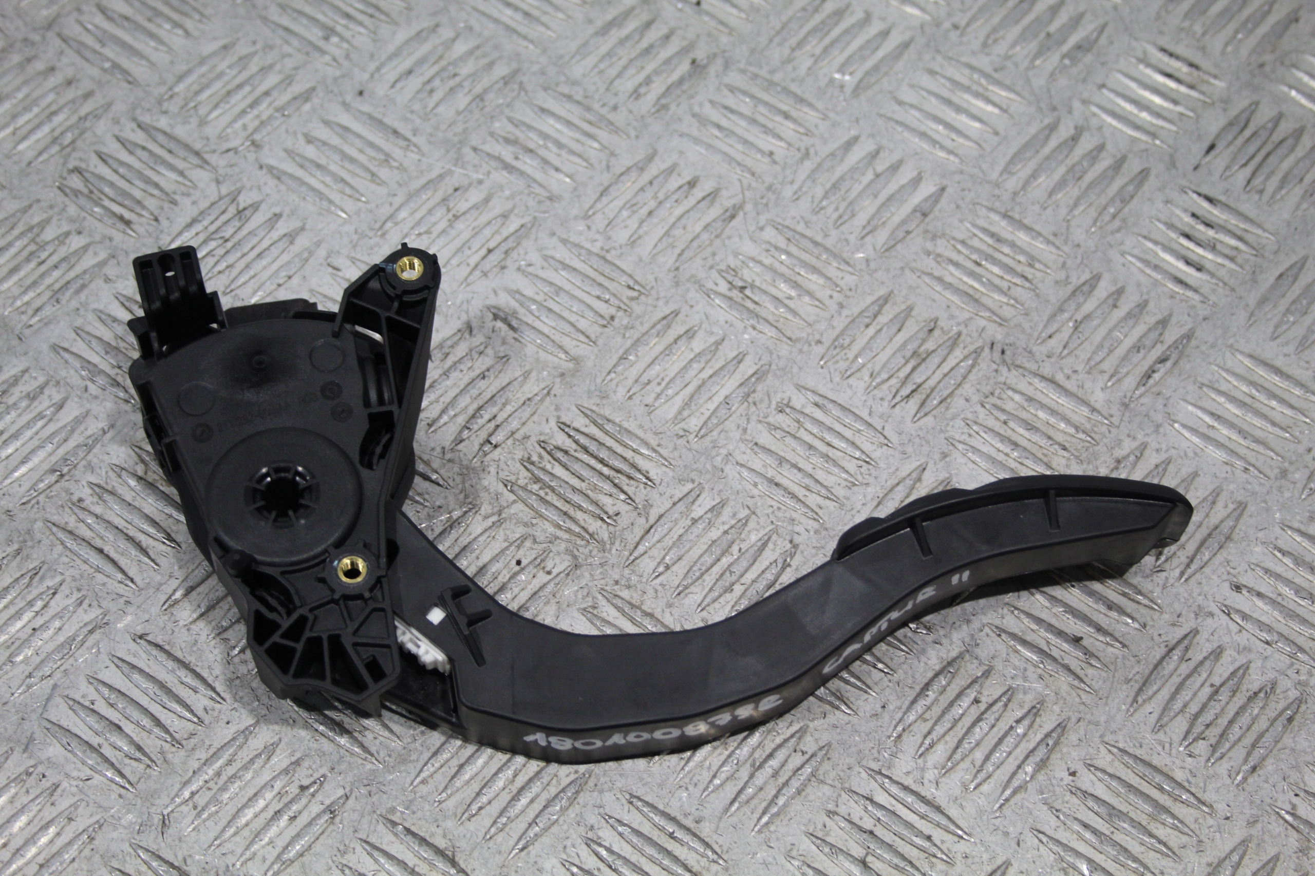 accelerator pedal RENAULT CAPTUR II 2 180100879R