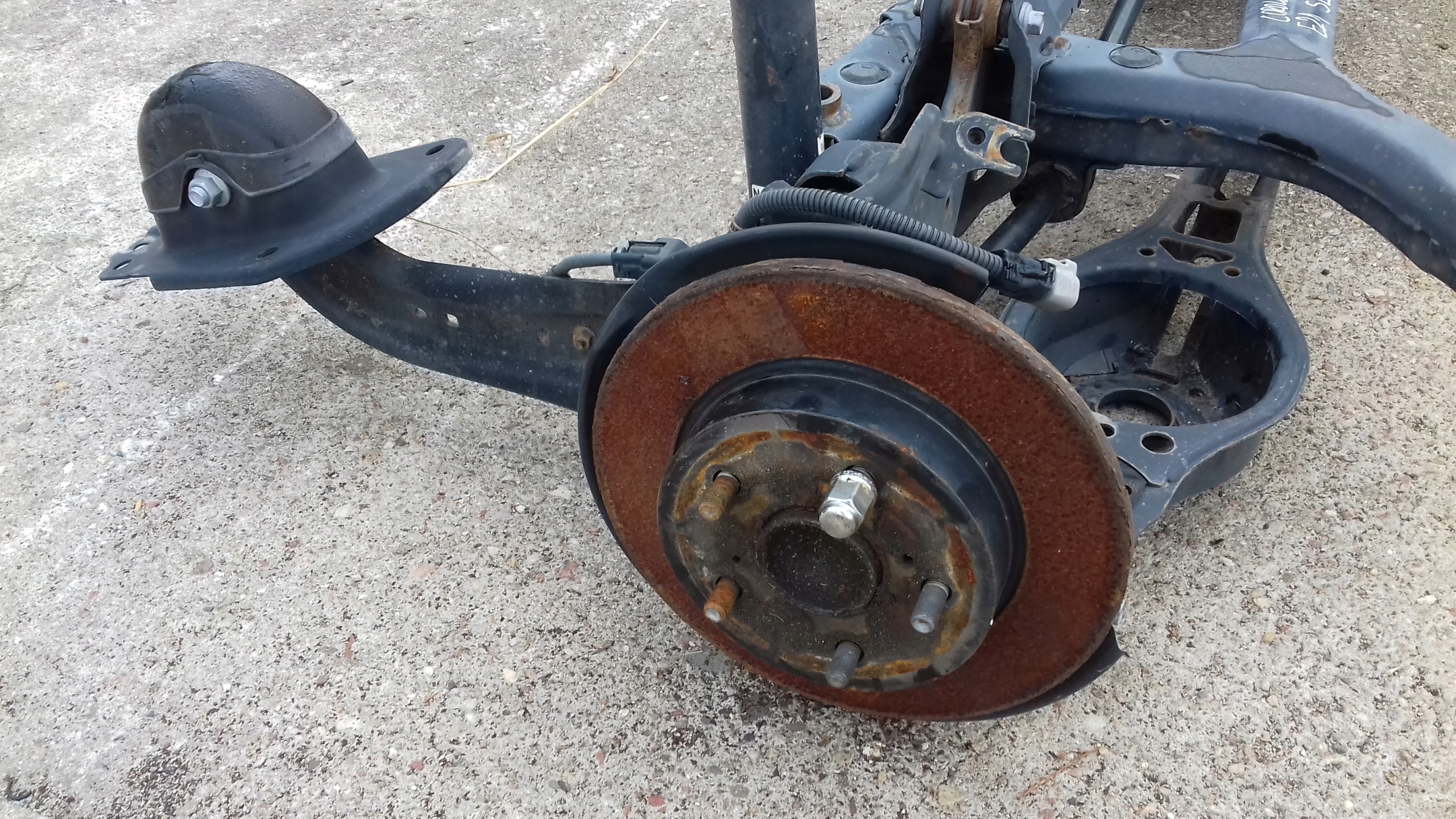 BELKA ZAWIESZENIA TOYOTA COROLLA E21 HATCHBACK TYLNE ZAWIESZENIE TYŁ SANKI