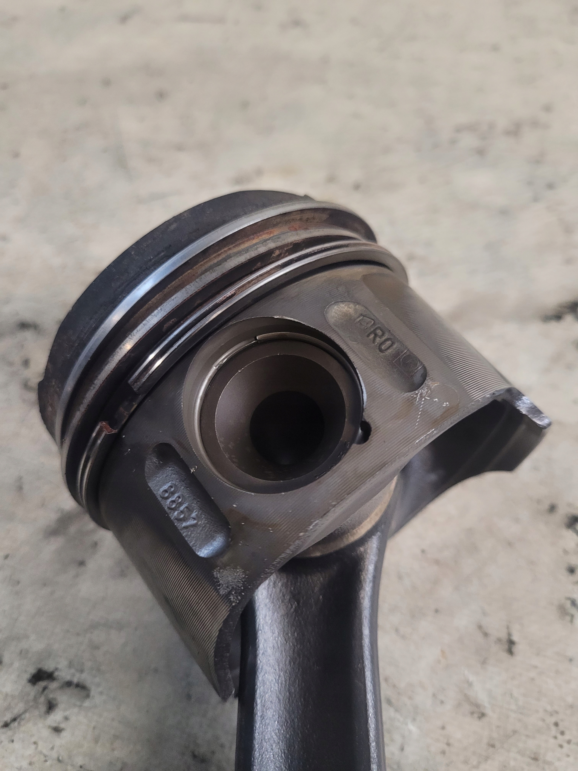Piston 8857 + Bielle 611 MERCEDES W203 2.2CDI