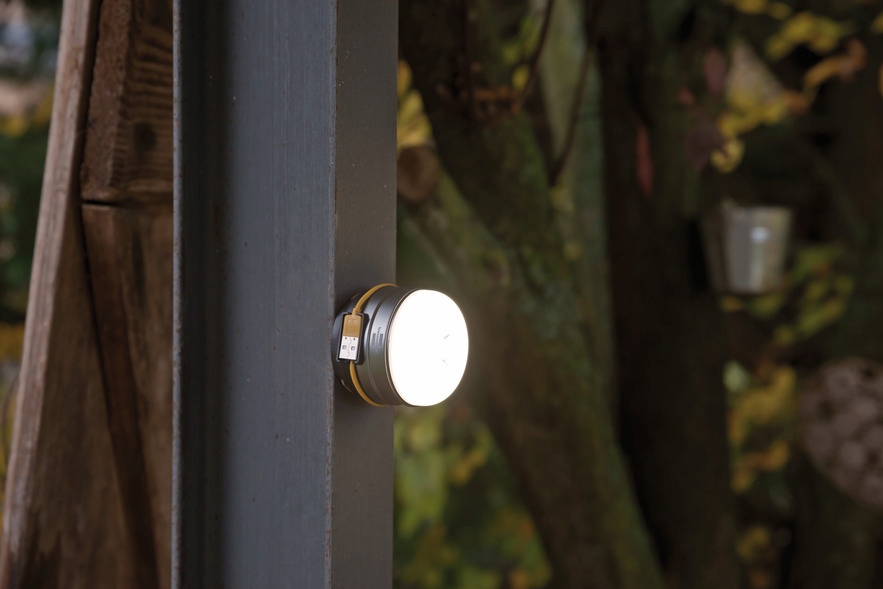 LAMPA AKUMULATOROWA ZEWNĘTRZNA DO ZAWIESZANA MAGNES LATARKA POD NAMIOT Kolor dominujący czarny