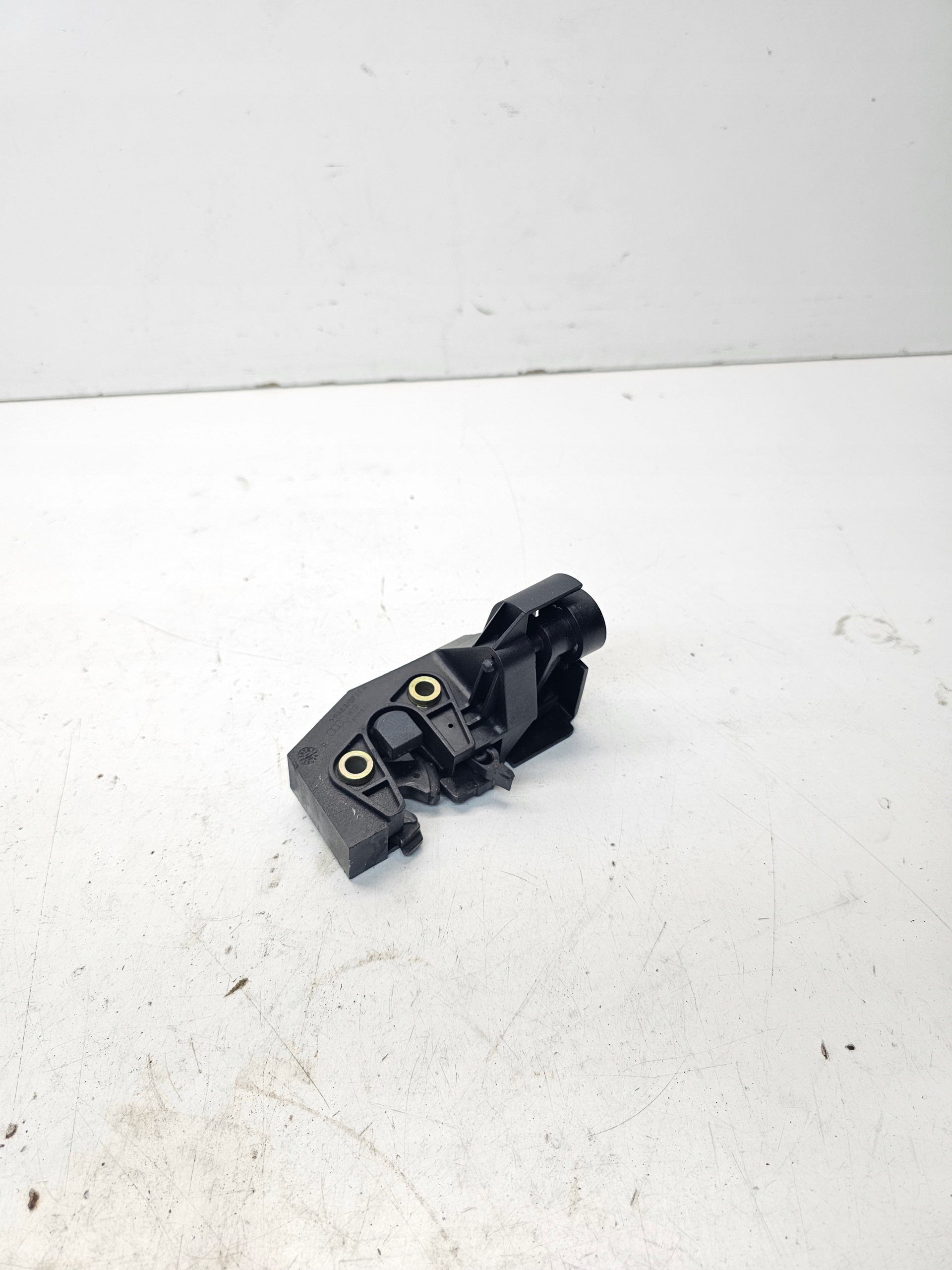 lock OPARCIA KANAPY right rear part AUDI A4 B6 B7 8E0885880