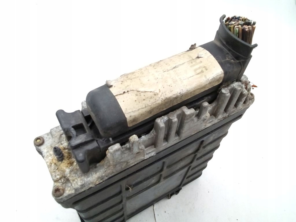 VW Passat B4 1.9 TDI computer control unit of the engine + connecting spoiler