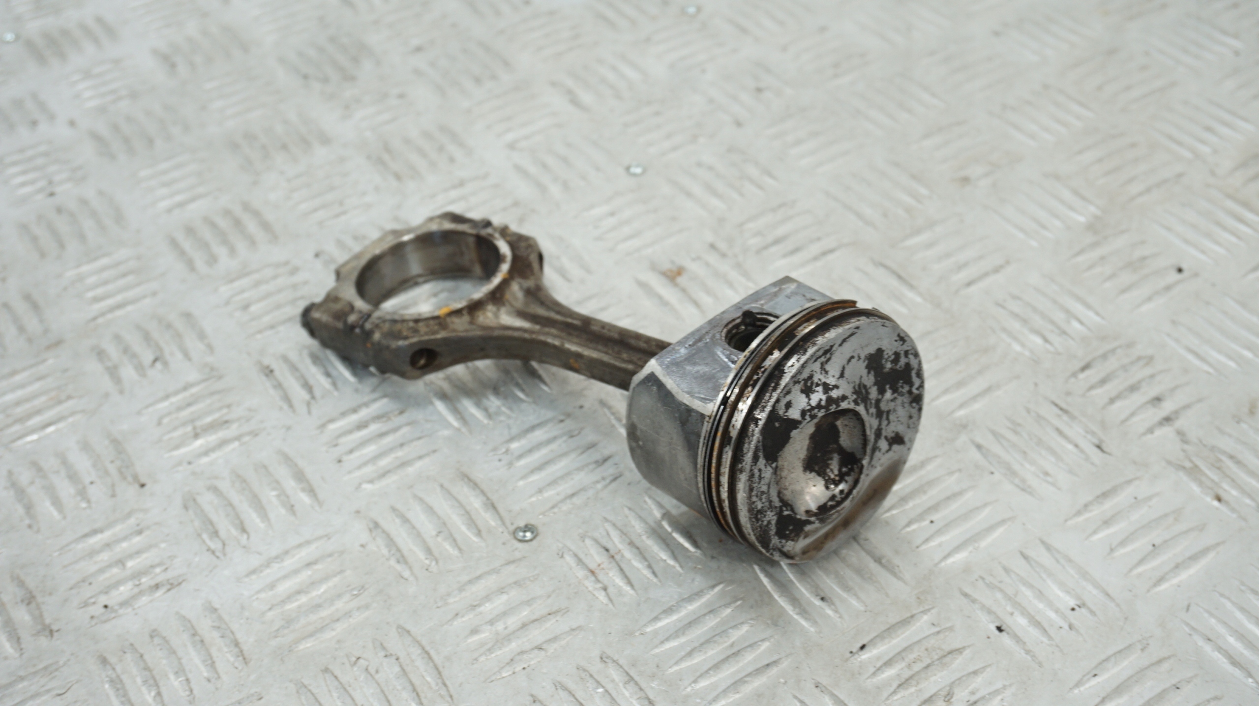 VW AUDI 1.6 FSI TŁOK KORBOWÓD 03C103S