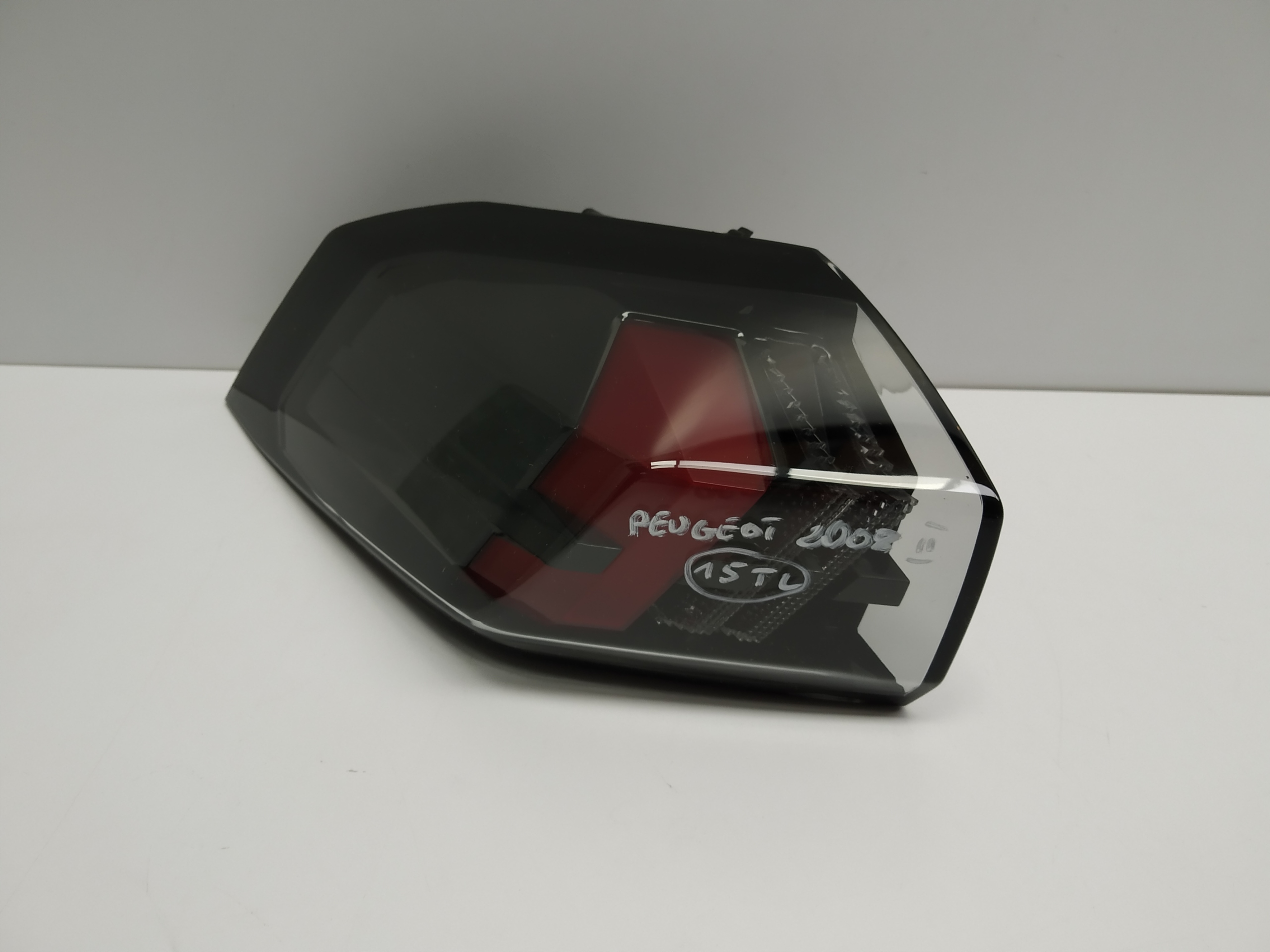 19+ Peugeot 2008 II light rear part left originál