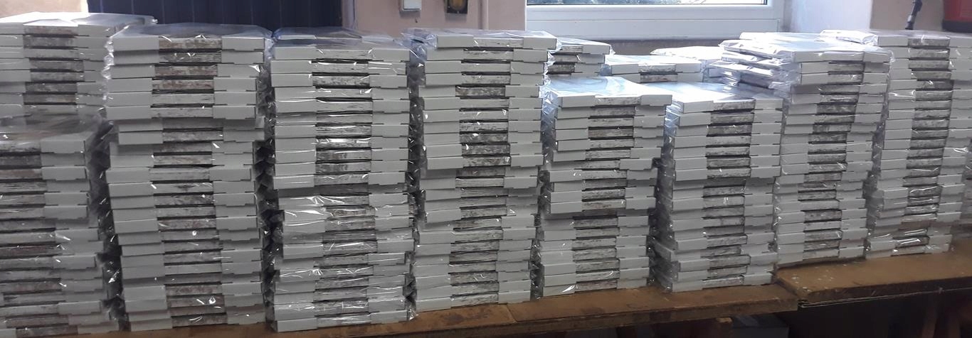 ŚWIĘTY OBRAZ W RAMIE ŚWIĘTEJ RODZINY SEPIA 35X45 Szerokość produktu 35 cm