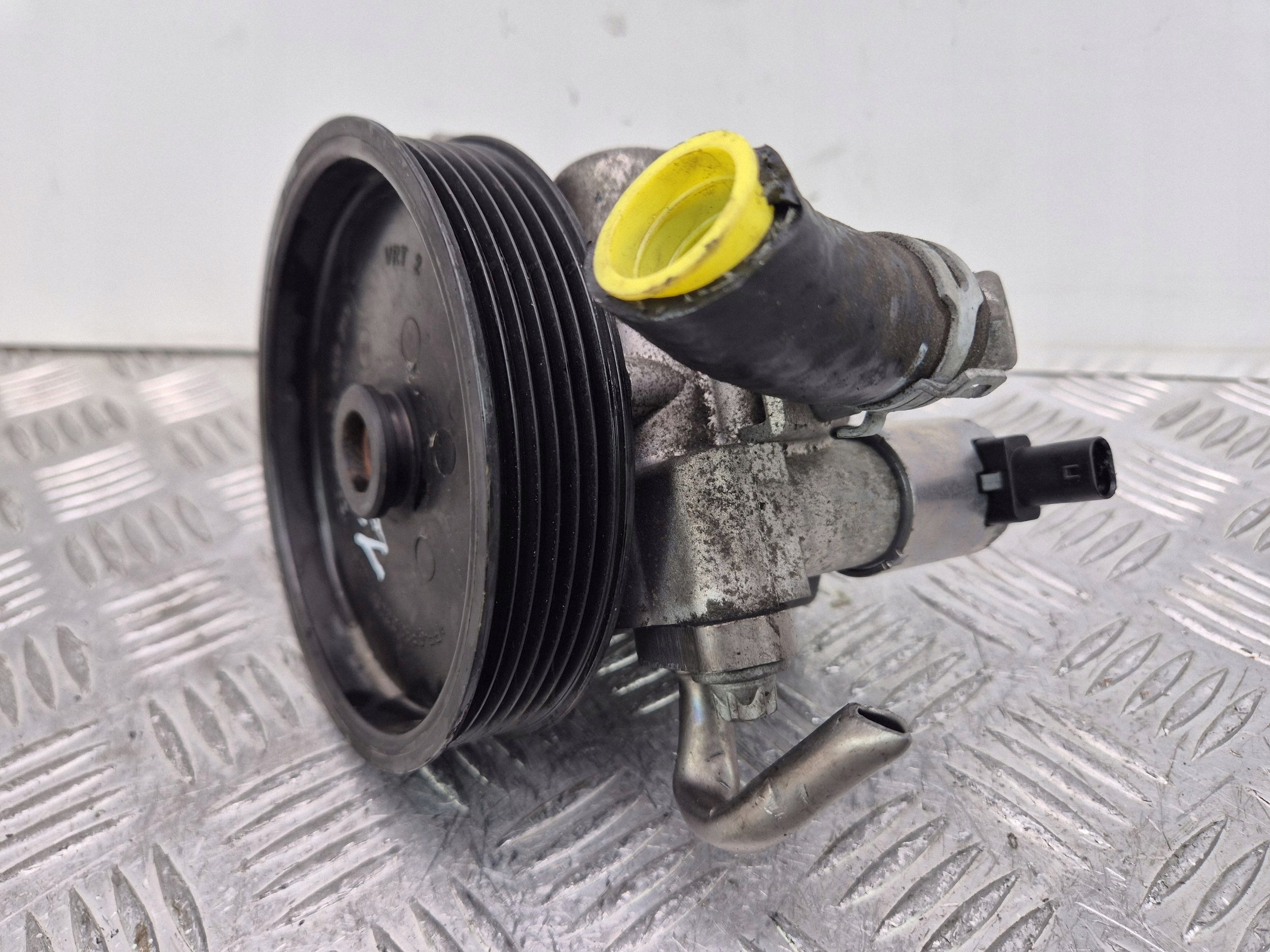 Mercedes E250 CGI W212 271860 servo pump A0064667501