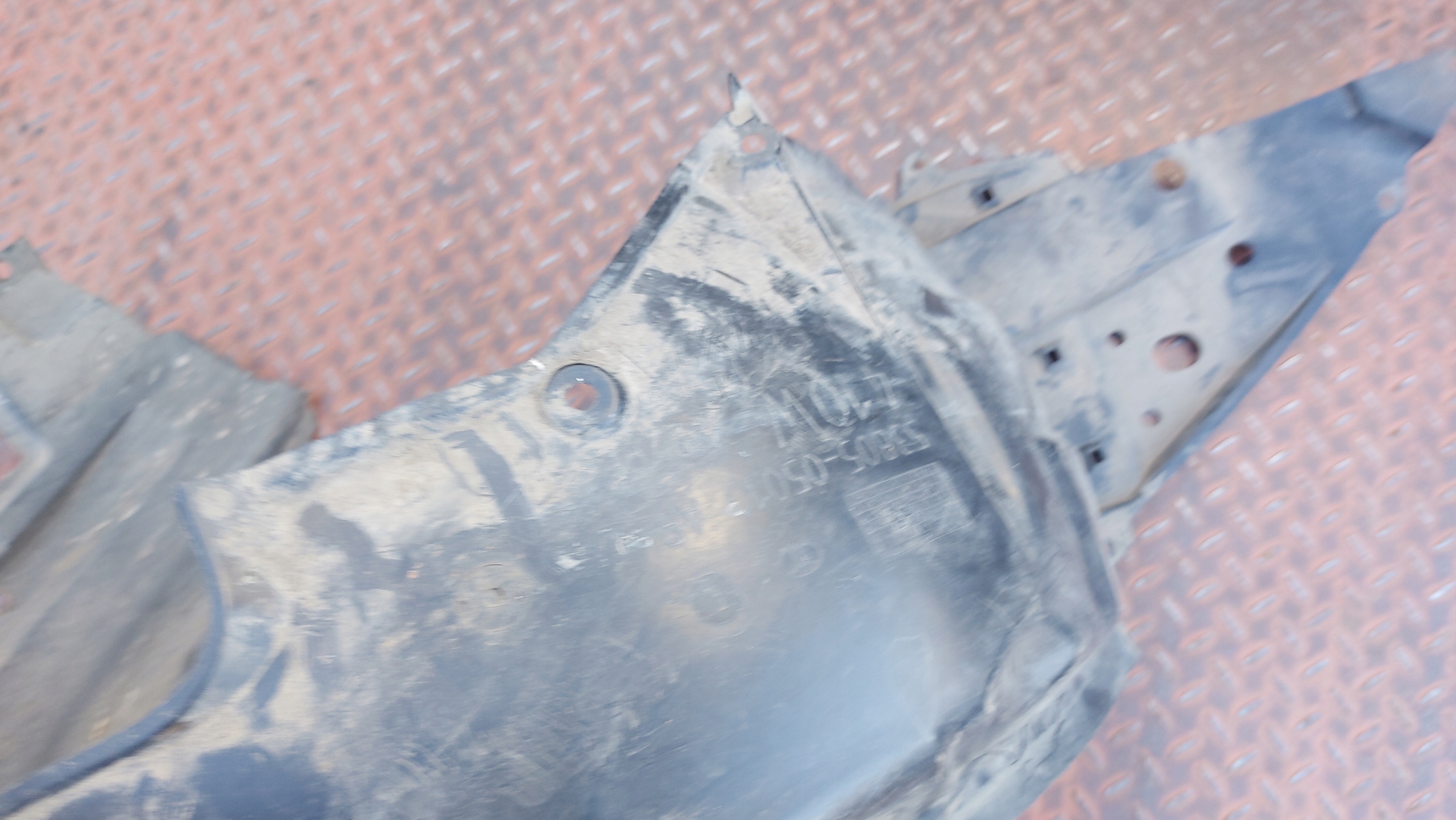 mudguard right front TOYOTA AVENSIS T27 08-18