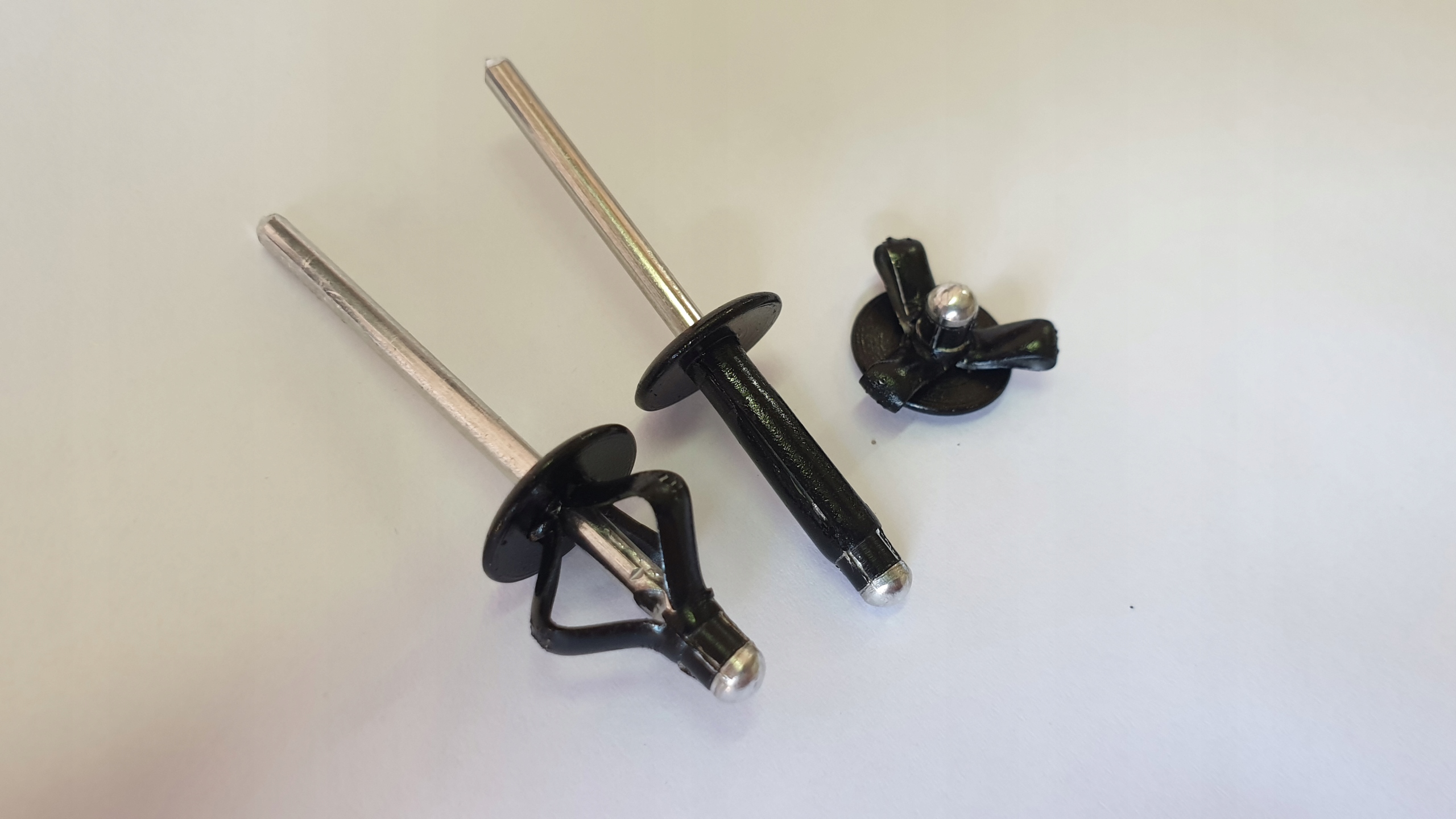 

Nity aluminiowe do montażu sprzętu audio głosników