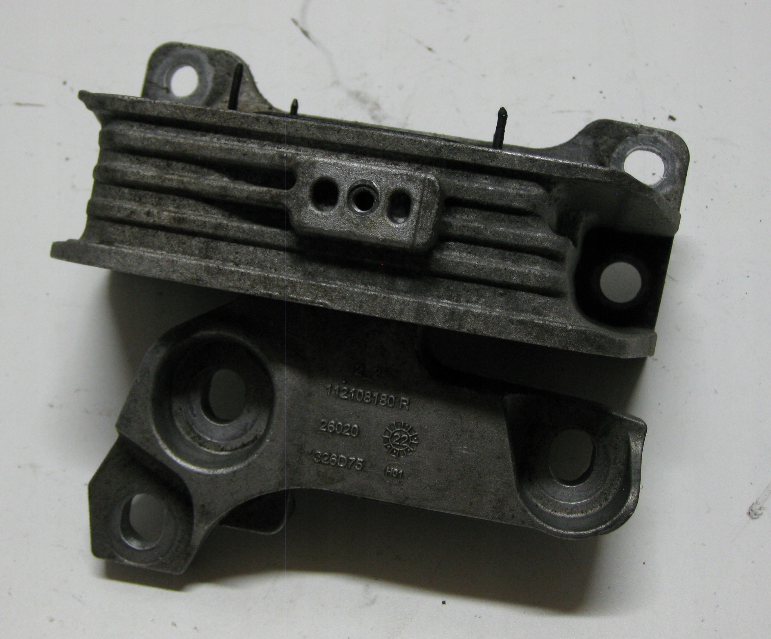 RENAULT MASTER III LIFT holder engine mount 112108180R